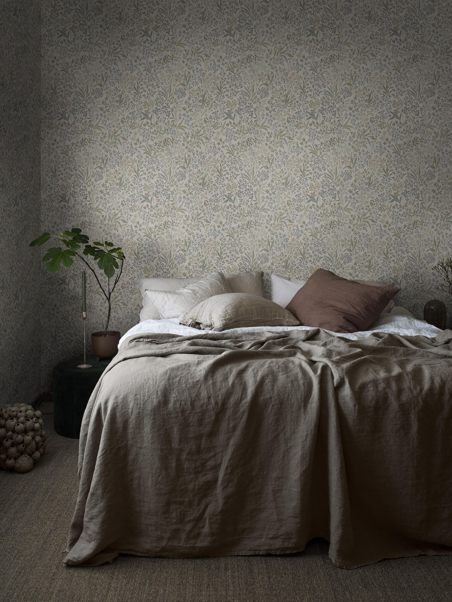 Nocturne Light Green and White Icons Wallpaper by Boråstapeter