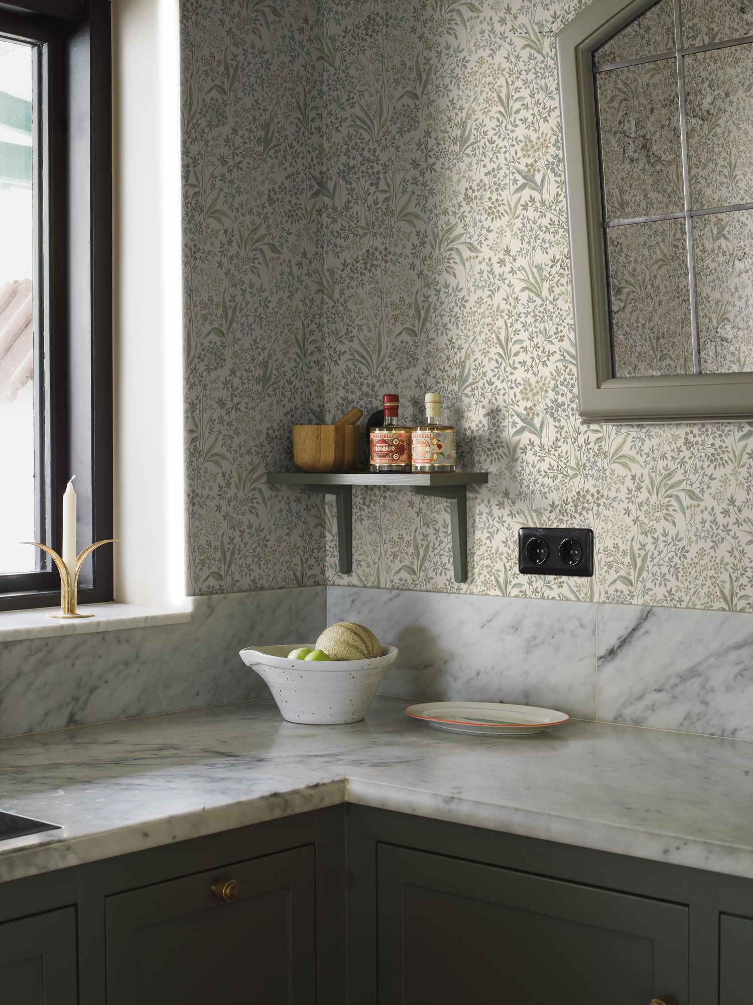 Nocturne Light Green and White Icons Wallpaper by Boråstapeter