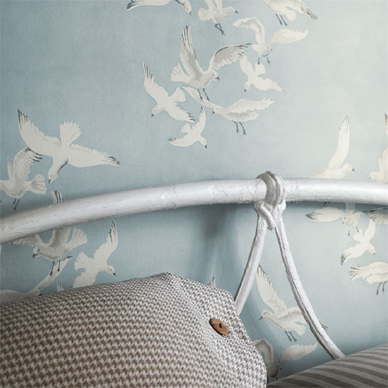 214585 ( DVIN214585 ) Seagulls Vintage 2 Wallpaper by Sanderson