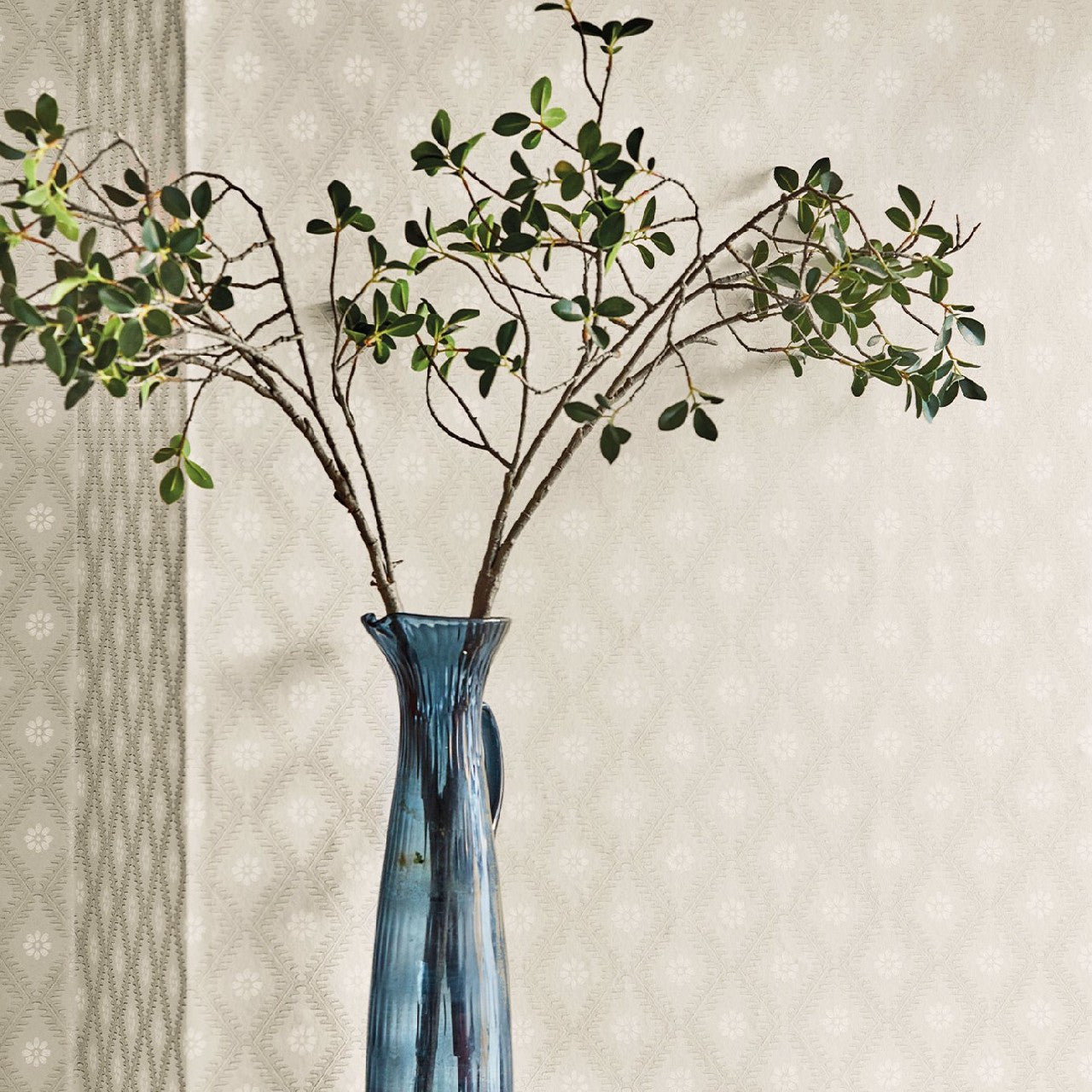 DCPW216873 ( 216873 ) Witney Daisy Littlemore Wallpaper by Sanderson
