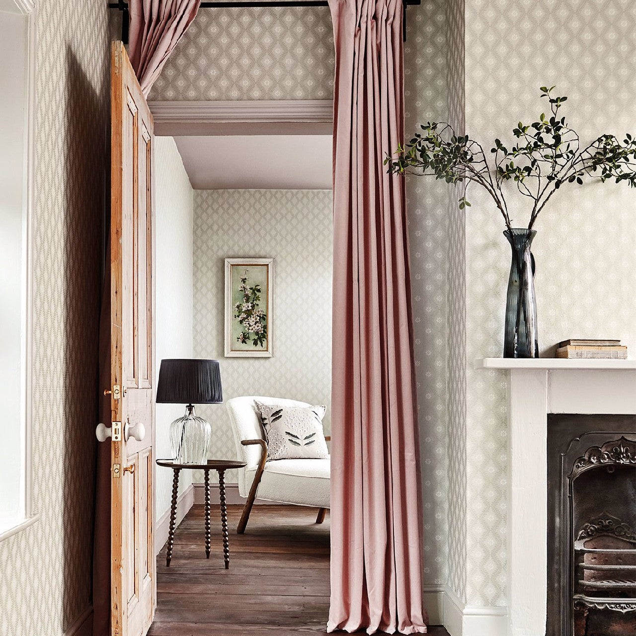 DCPW216873 ( 216873 ) Witney Daisy Littlemore Wallpaper by Sanderson