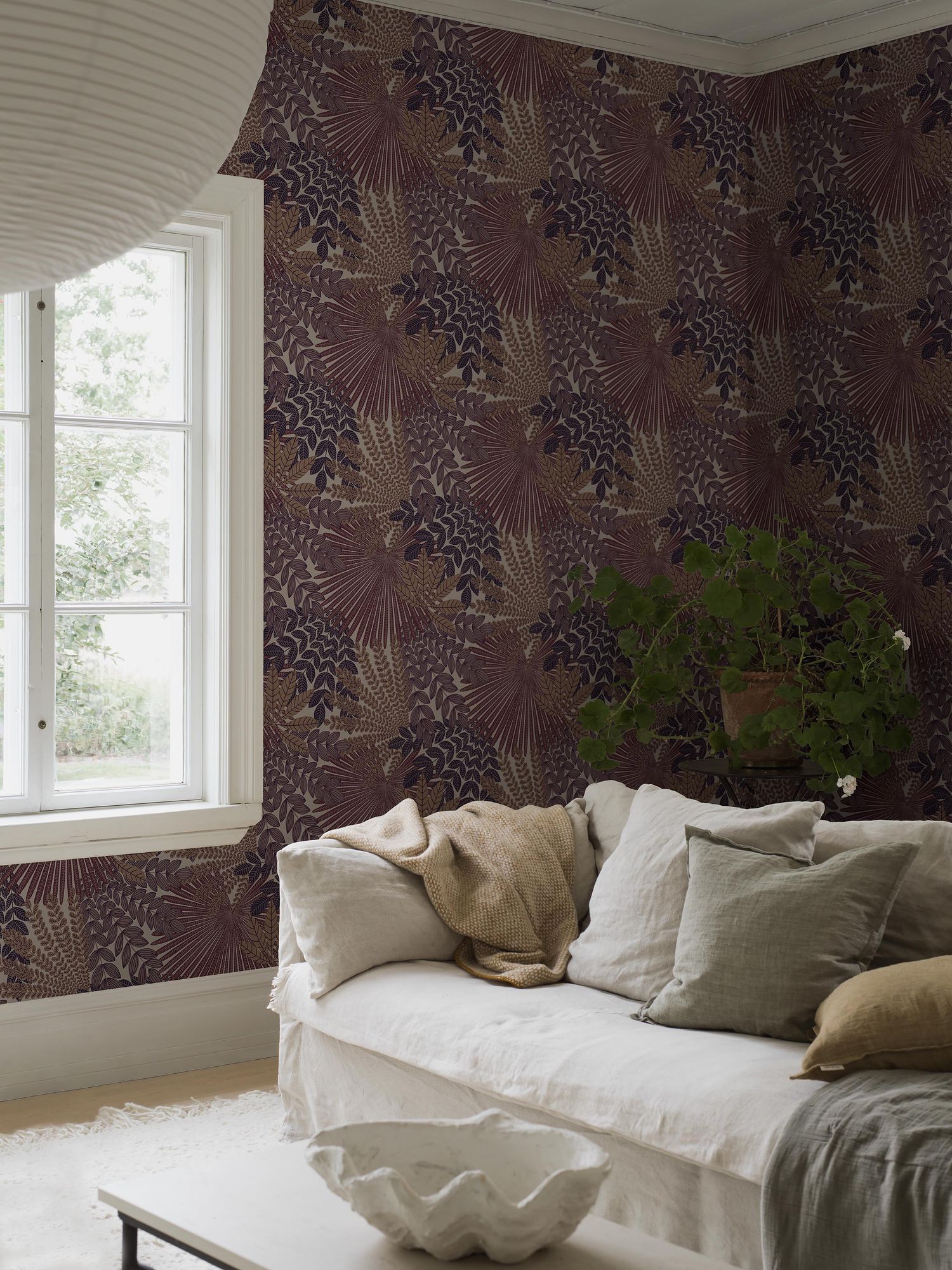 2260 Velvet Leaves Purple and Brown Wallpaper by Boråstapeter