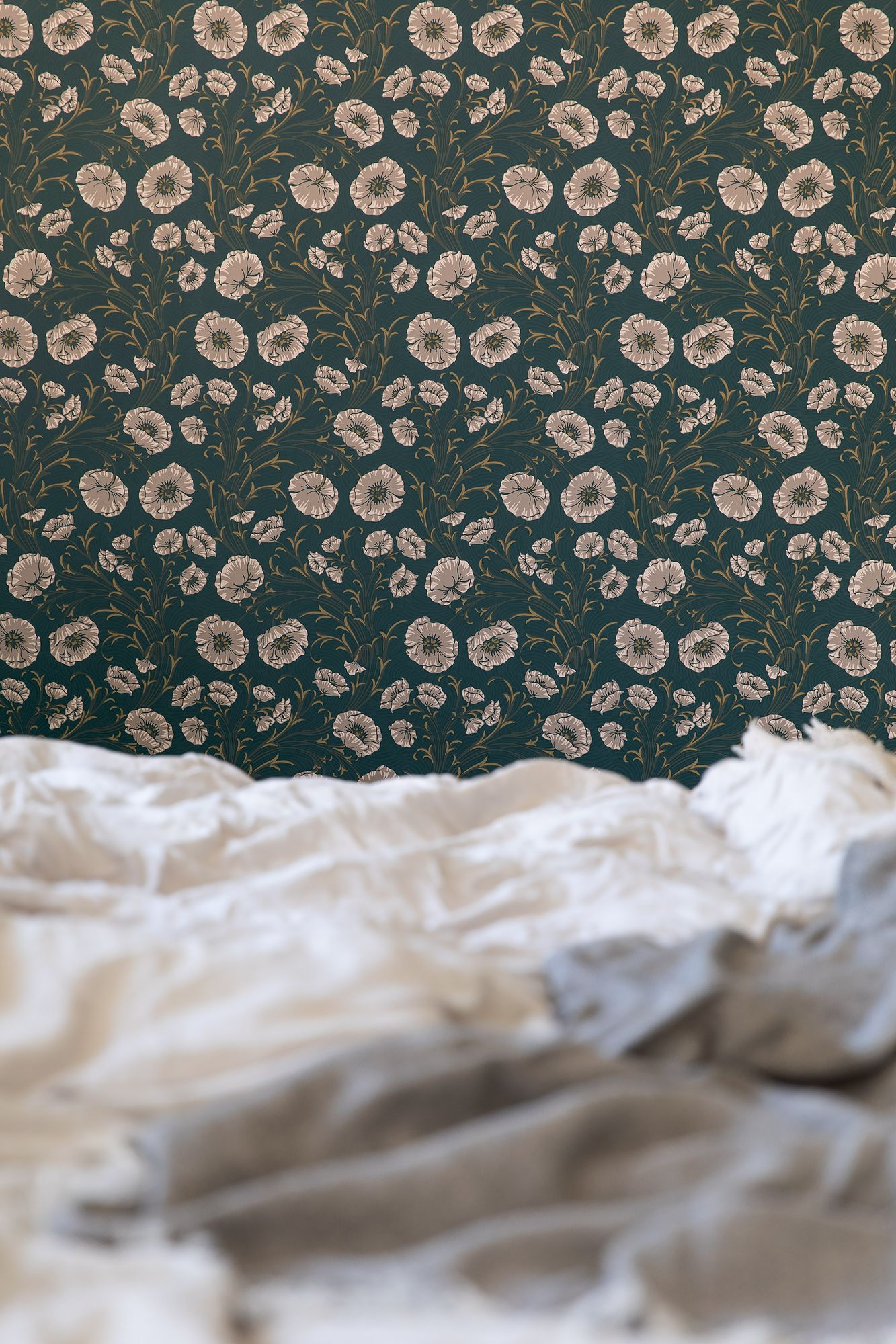 2268 Poppy Flow Black and Purple Wallpaper by Boråstapeter