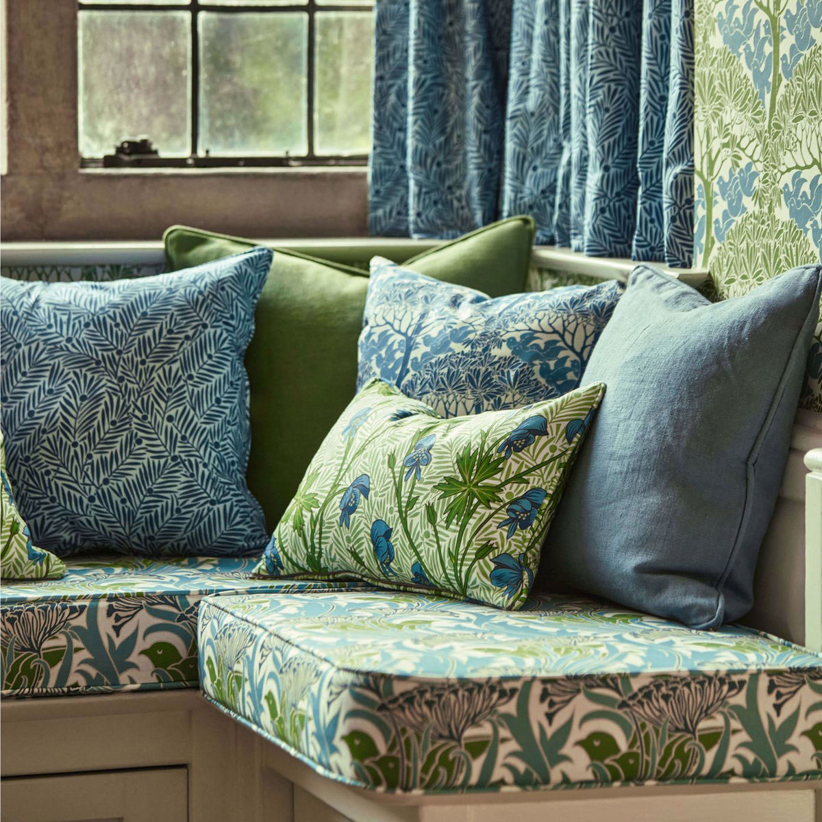 Laceflower Bedford Park Garden Green/Lagoon Fabric by Morris & Co