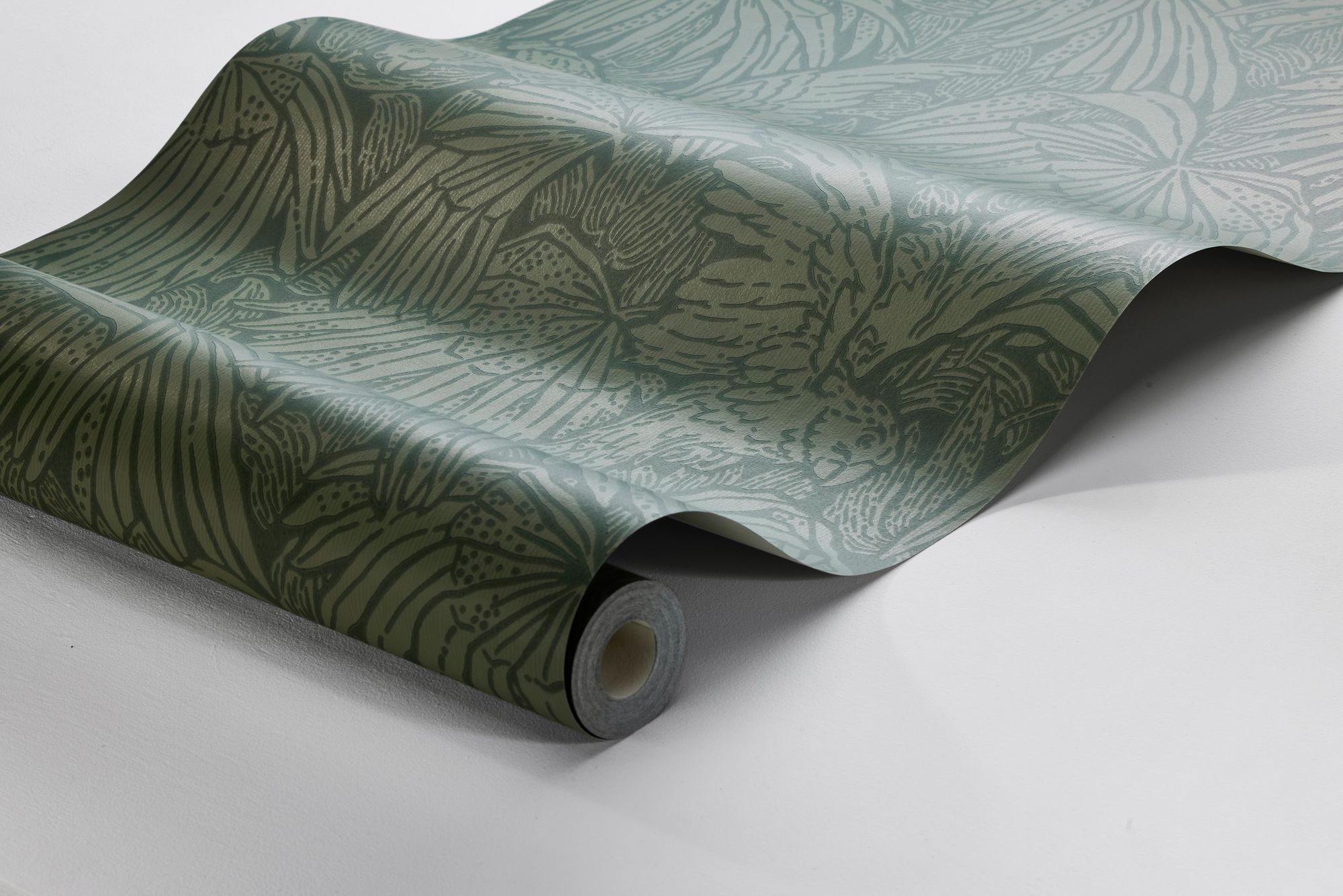 2277 Hidden Parrot Green Wallpaper by Boråstapeter