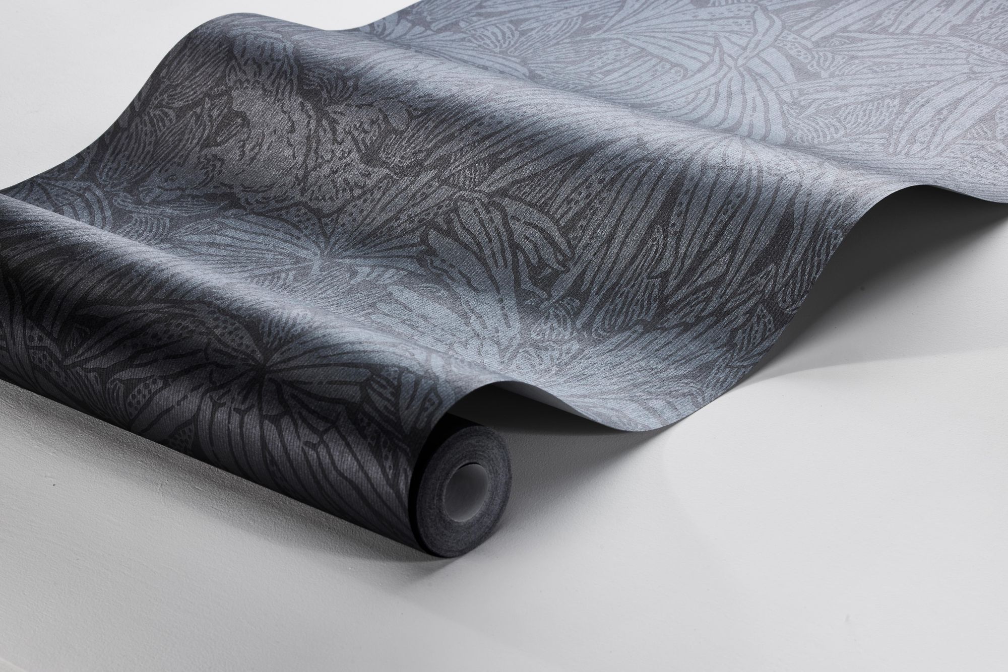 2278 Hidden Parrot Blue Wallpaper by Boråstapeter