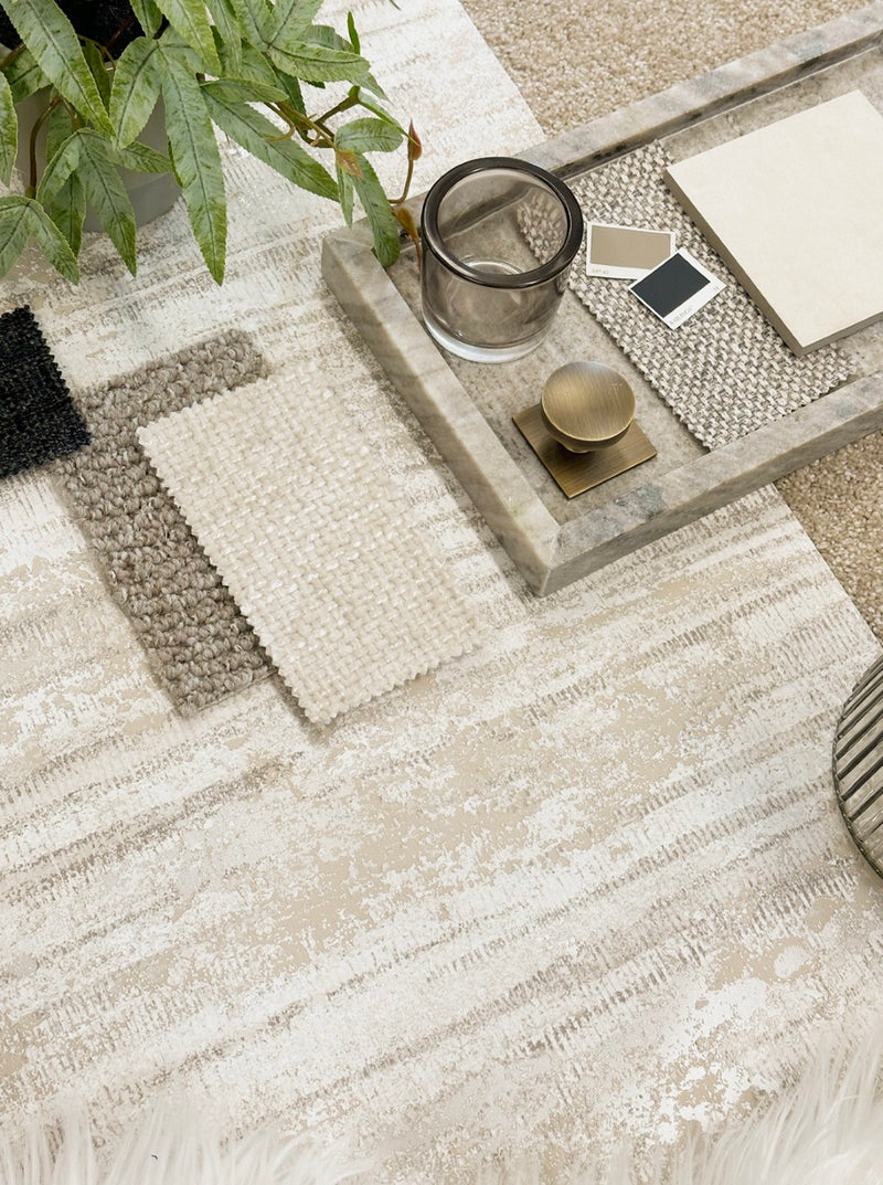 2381 Plain Metallic Ivory Oakah Wallpaper by Belgravia