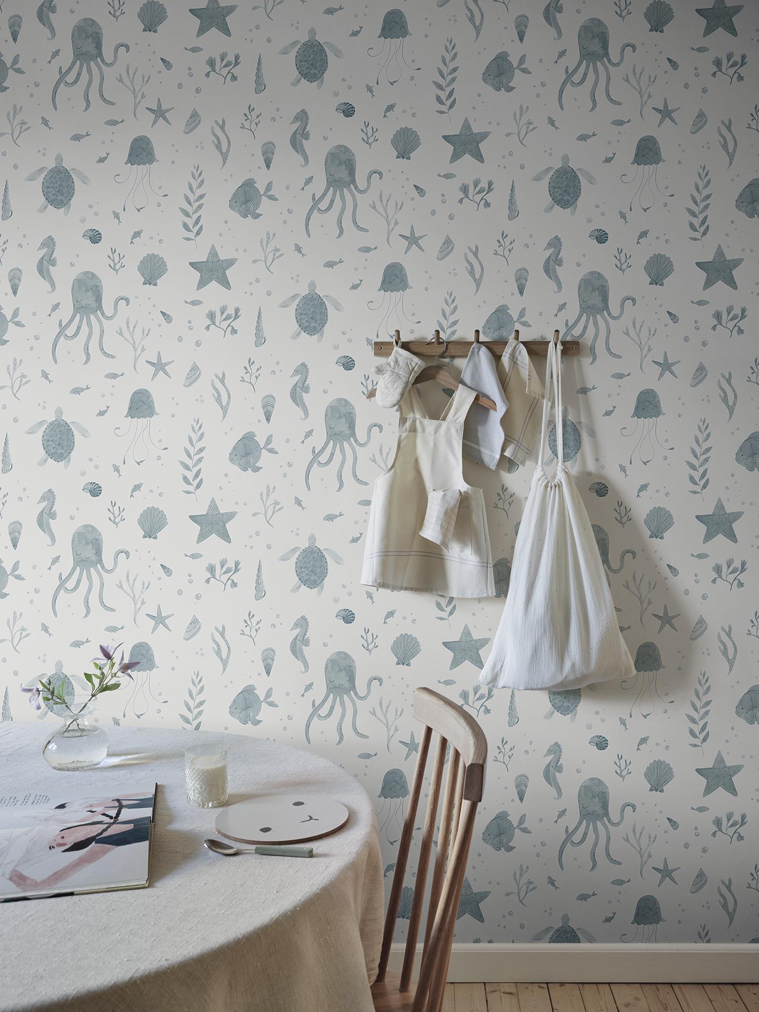 243-36 Ocean Blue Della Familjen Wallpaper by Sandberg