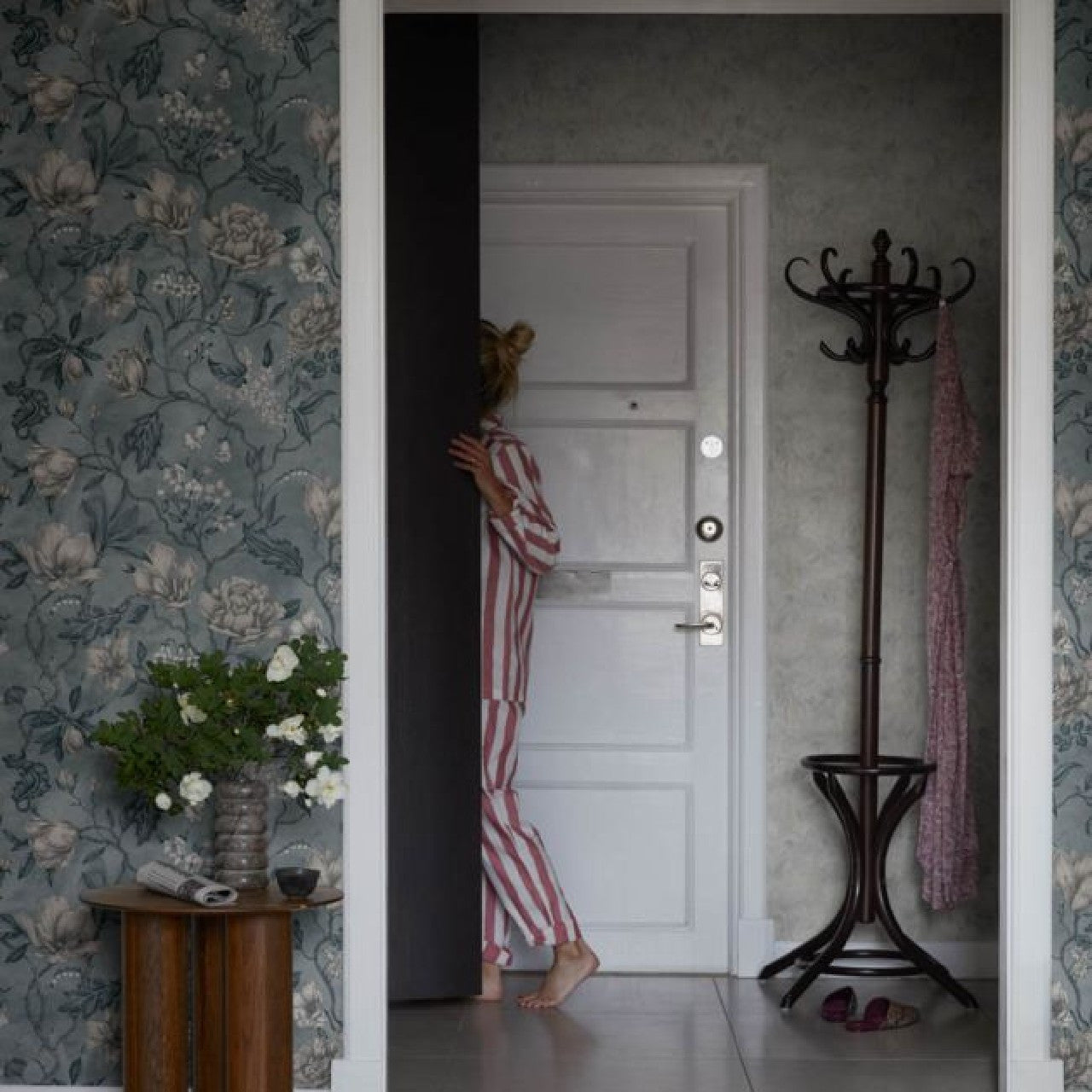 244-56 Linda Kolonin Misty Blue Wallpaper By Sandberg