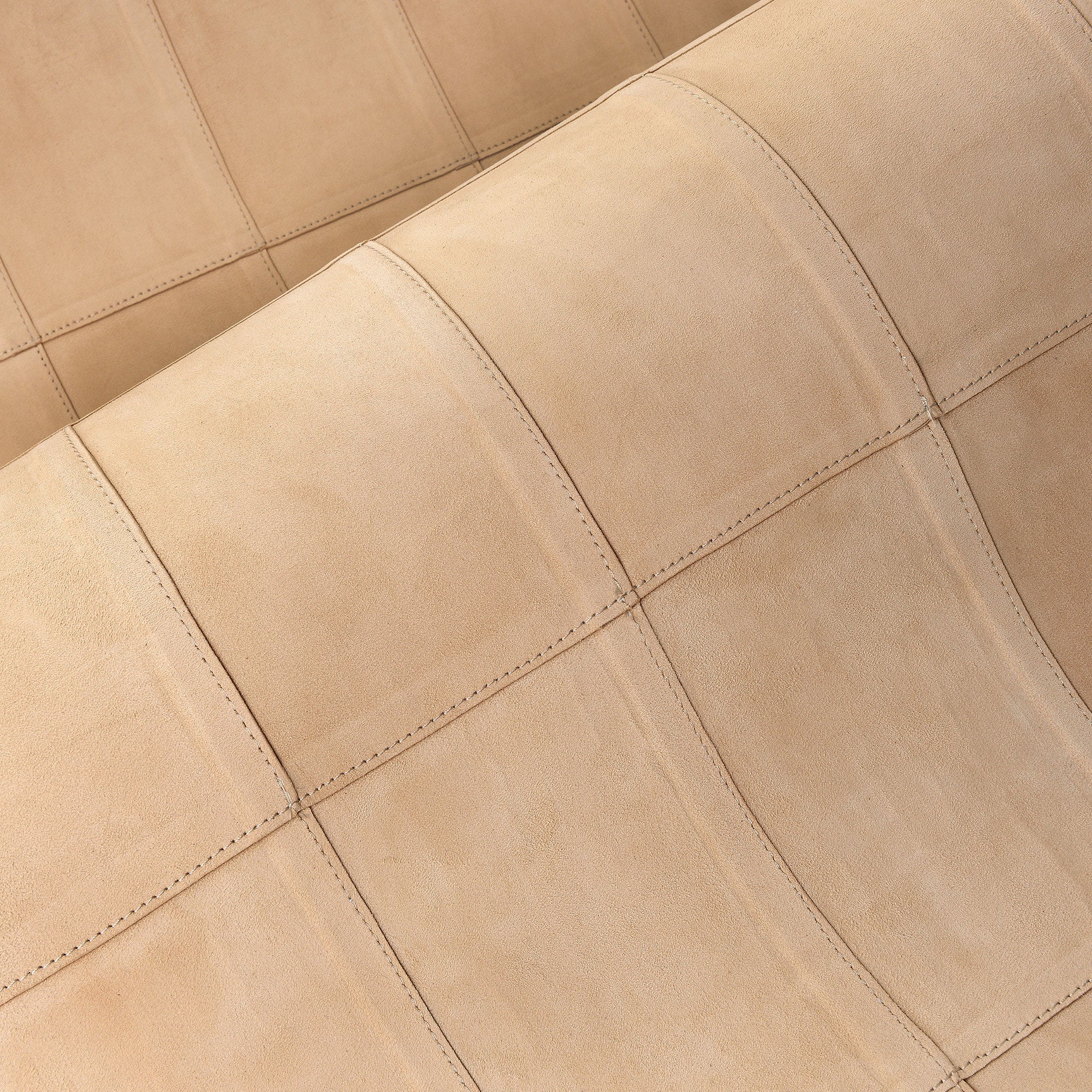27470 Avenio Sand Corium Wallpaper by Arte