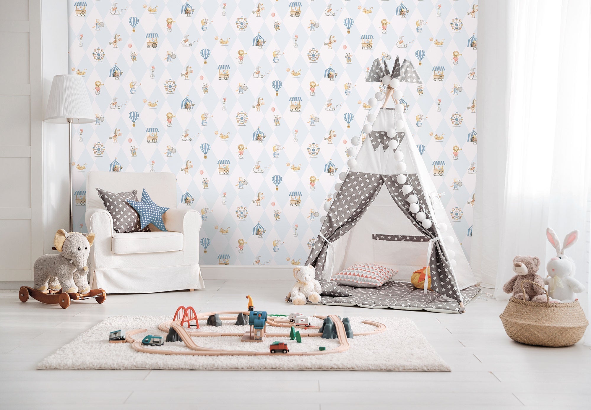 Cirque Pink Bambino Wallpaper by Galerie