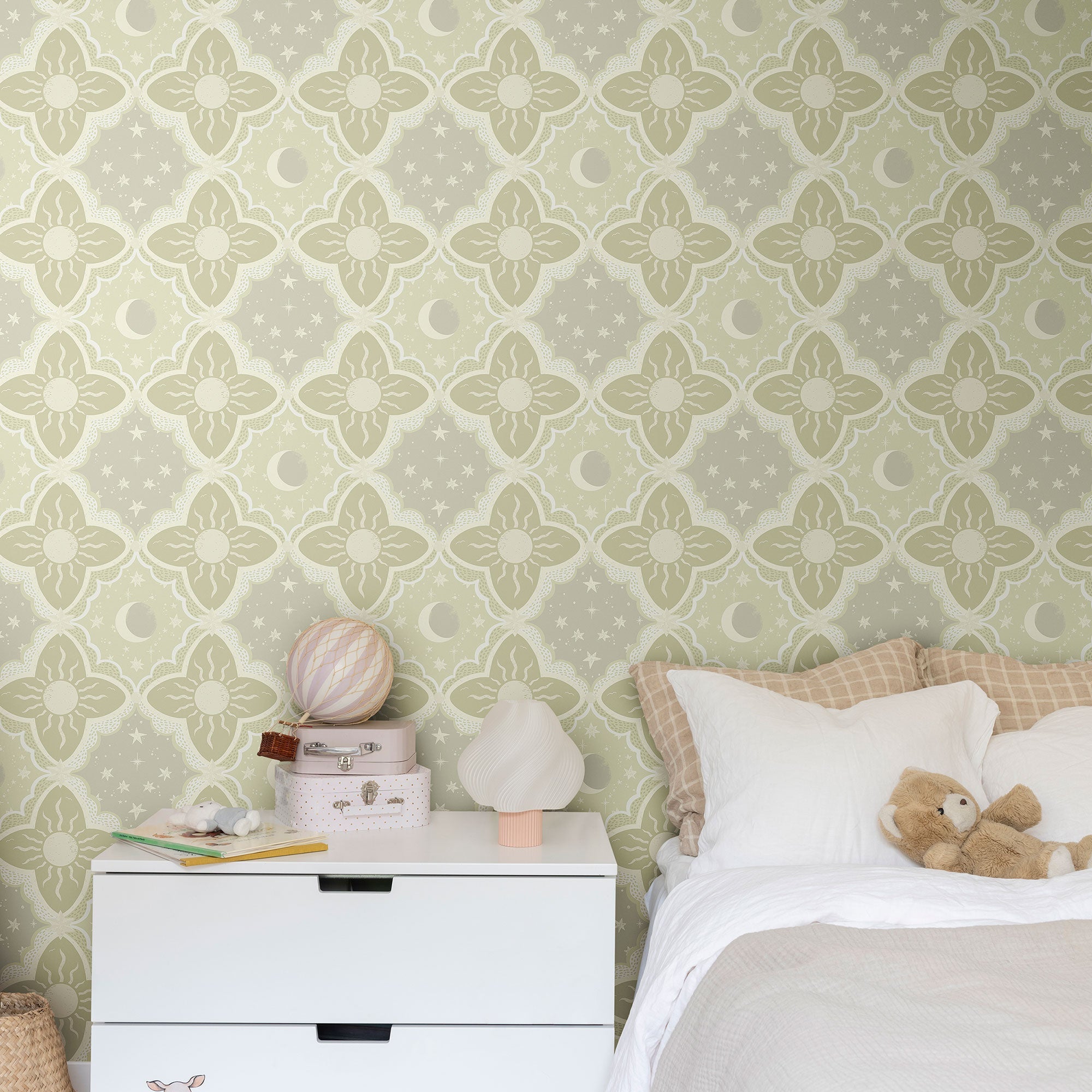 29034 Sol & Måne Green Wallpaper by Galerie