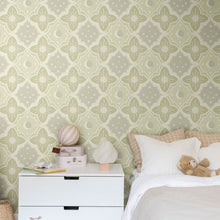 29034 Sol & Måne Green Wallpaper by Galerie
