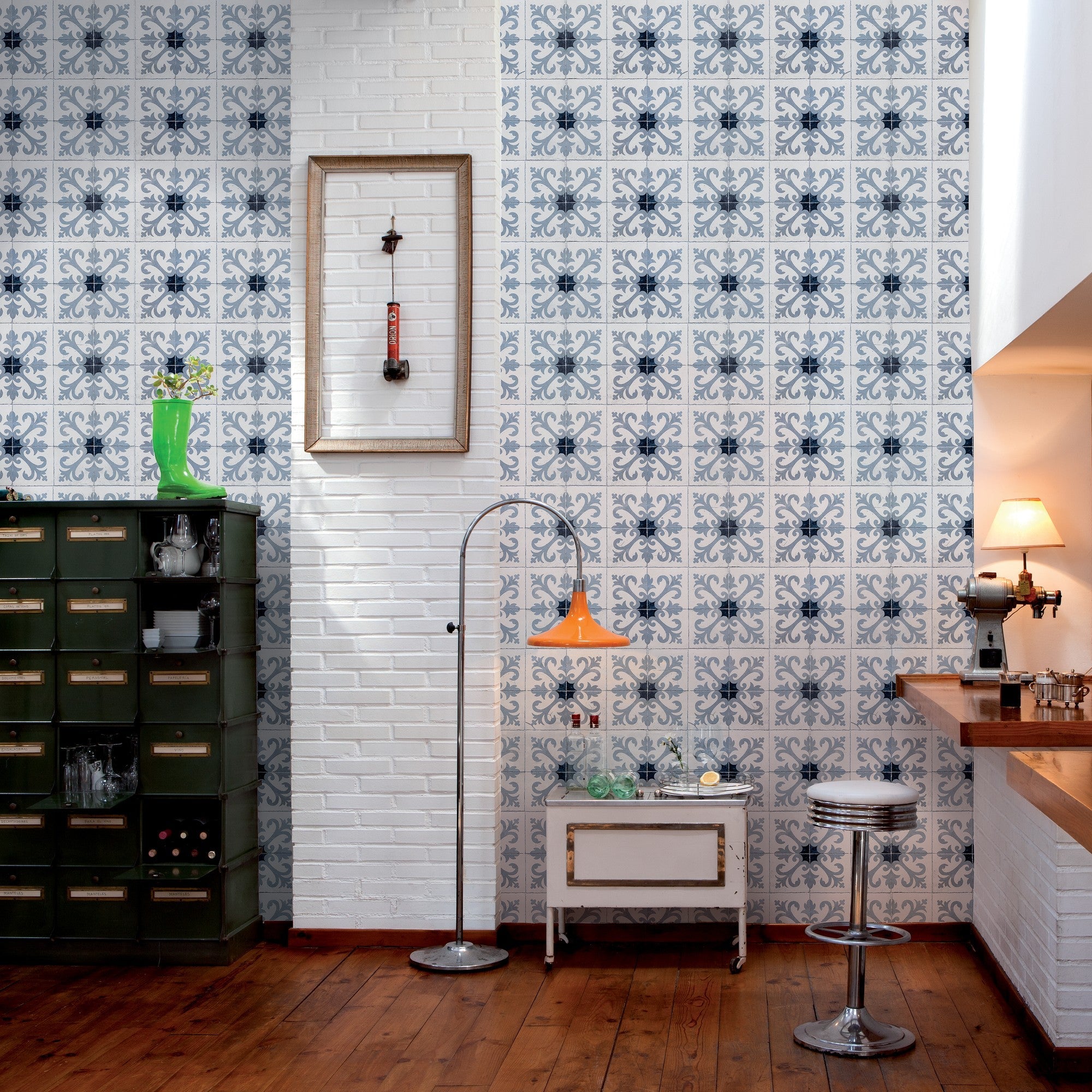 3000014 Damascus Blue/navy Tiles Wallpaper by Coordonné