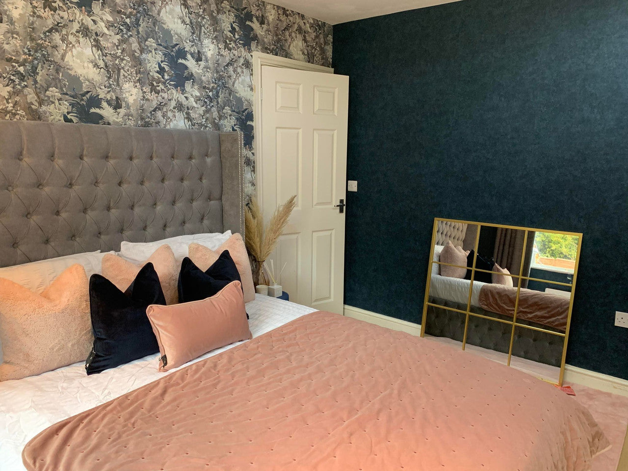 37656-2 Uni History of Art Wallpaper by AS Creation