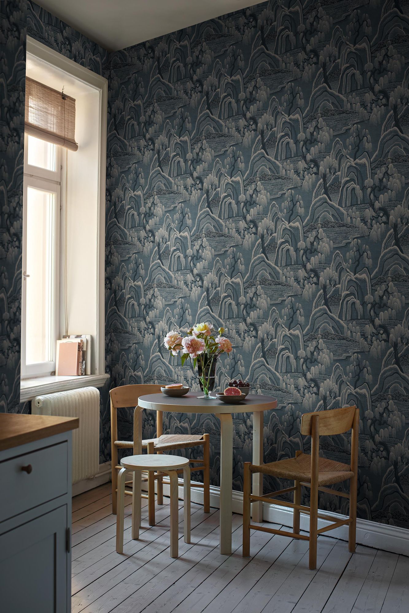 3133 Indigo Garden Blue Icons Wallpaper by Boråstapeter