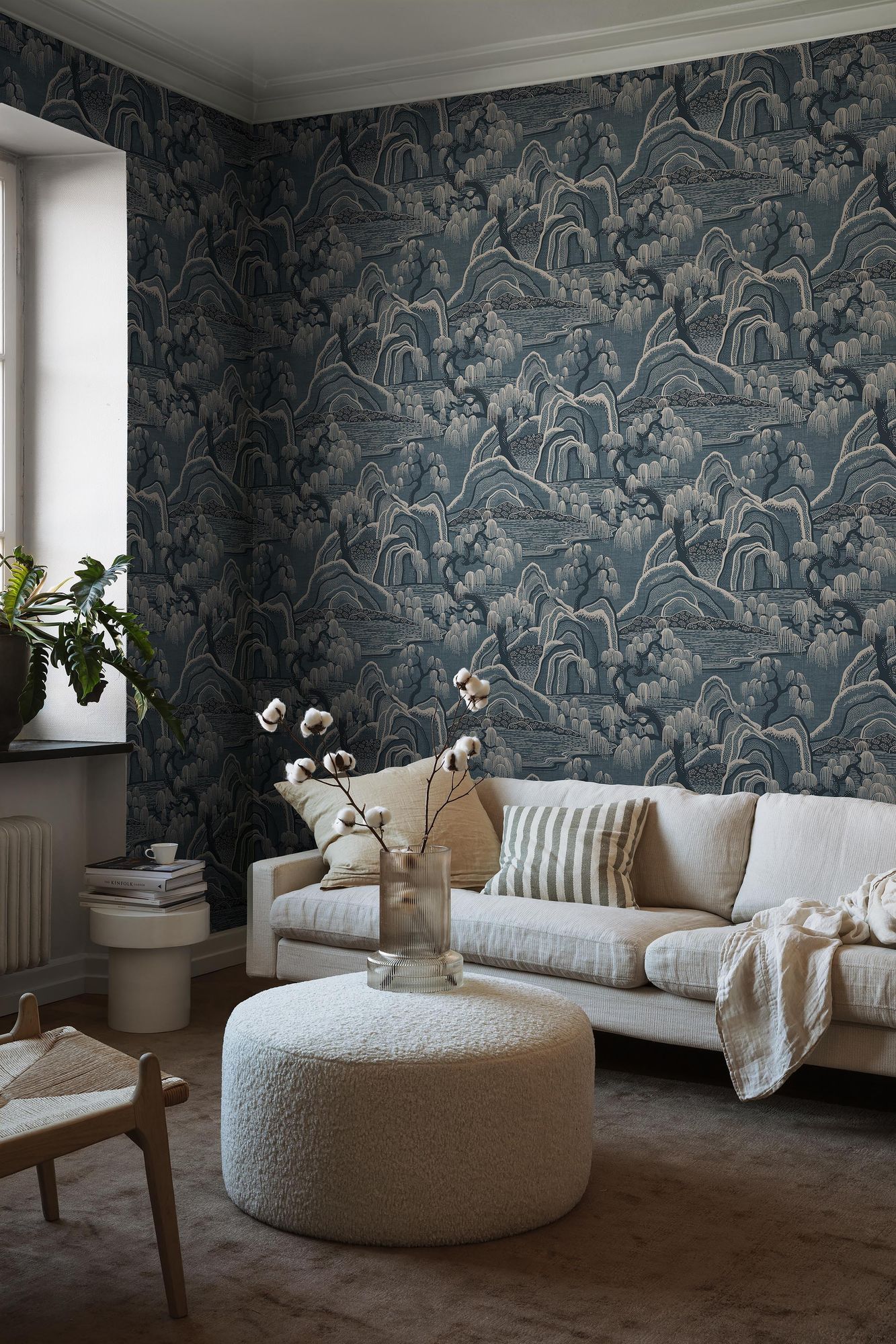 3133 Indigo Garden Blue Icons Wallpaper by Boråstapeter