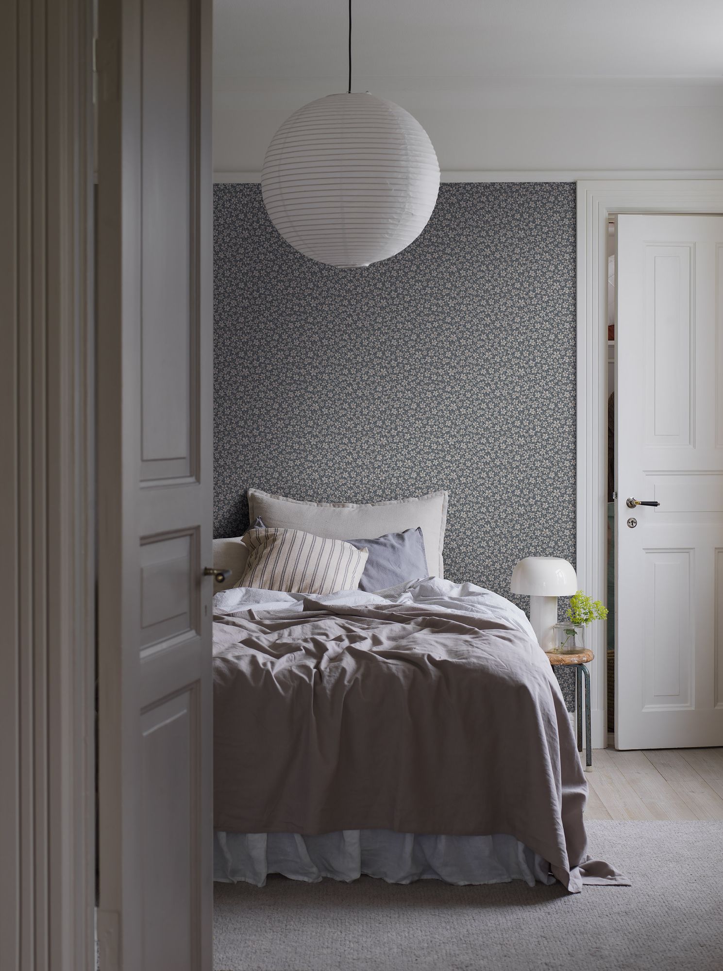 3266 Skogsblomst Blue and White Wallpaper by Boråstapeter