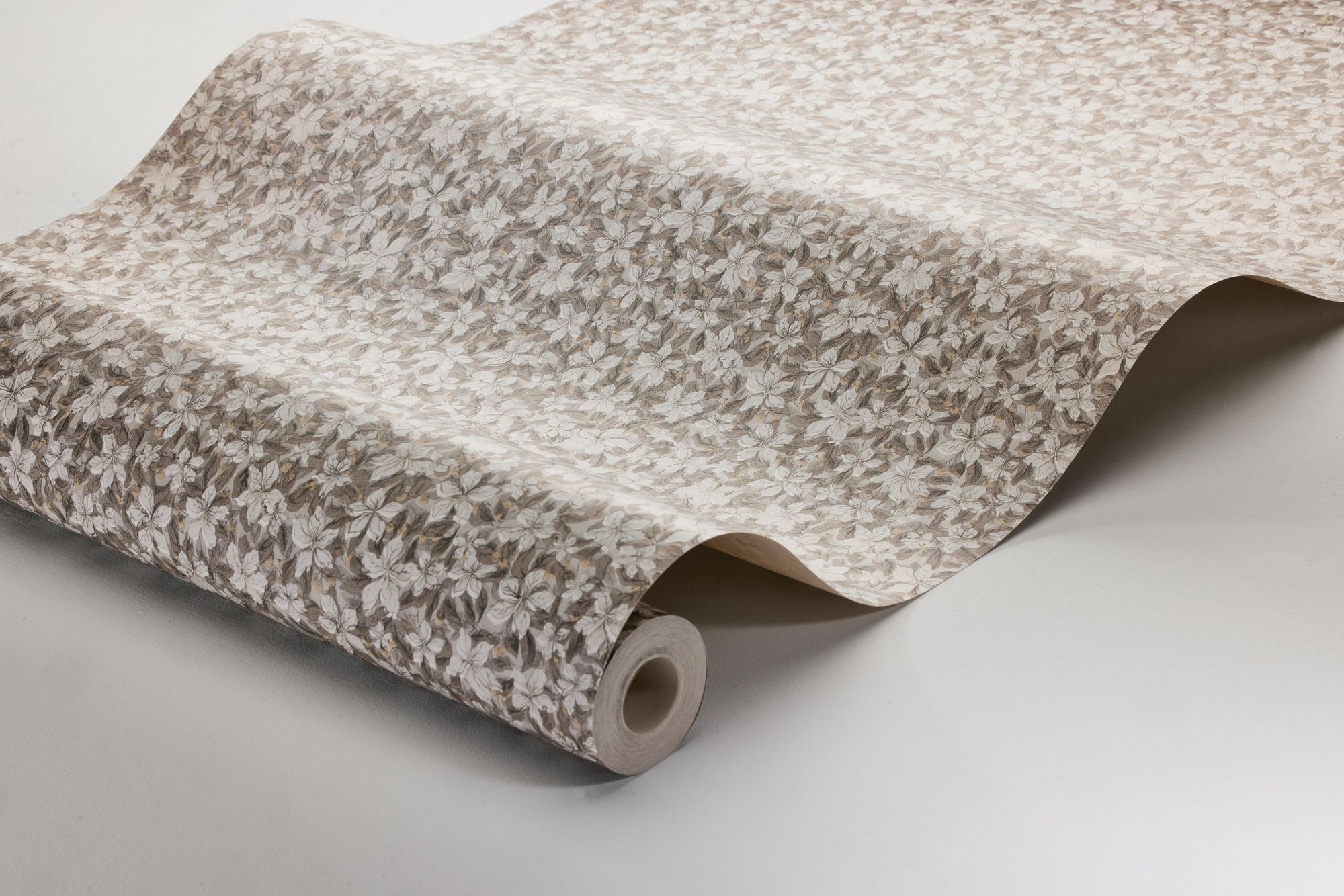 3267 Skogsblomst Beige and White Wallpaper by Boråstapeter