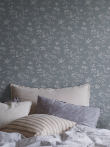 3272 Ängsblomma Blue and White Wallpaper by Boråstapeter
