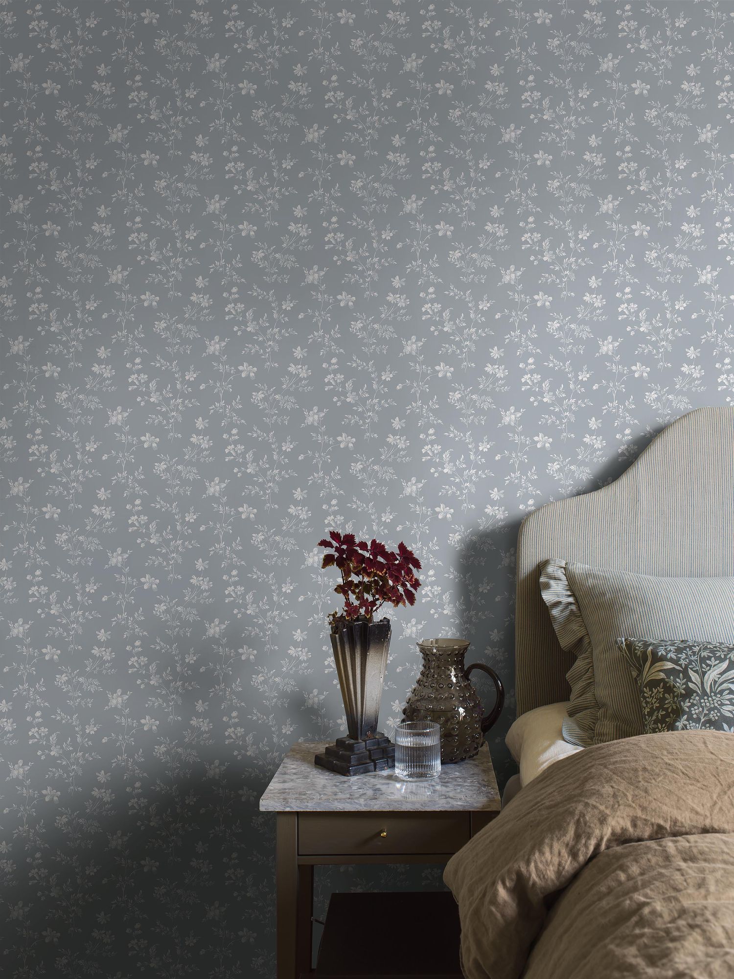 3272 Ängsblomma Blue and White Wallpaper by Boråstapeter
