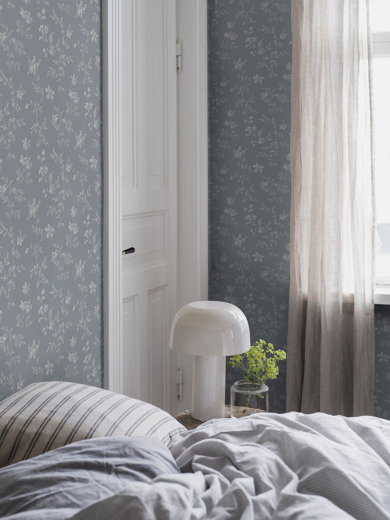 3272 Ängsblomma Blue and White Wallpaper by Boråstapeter