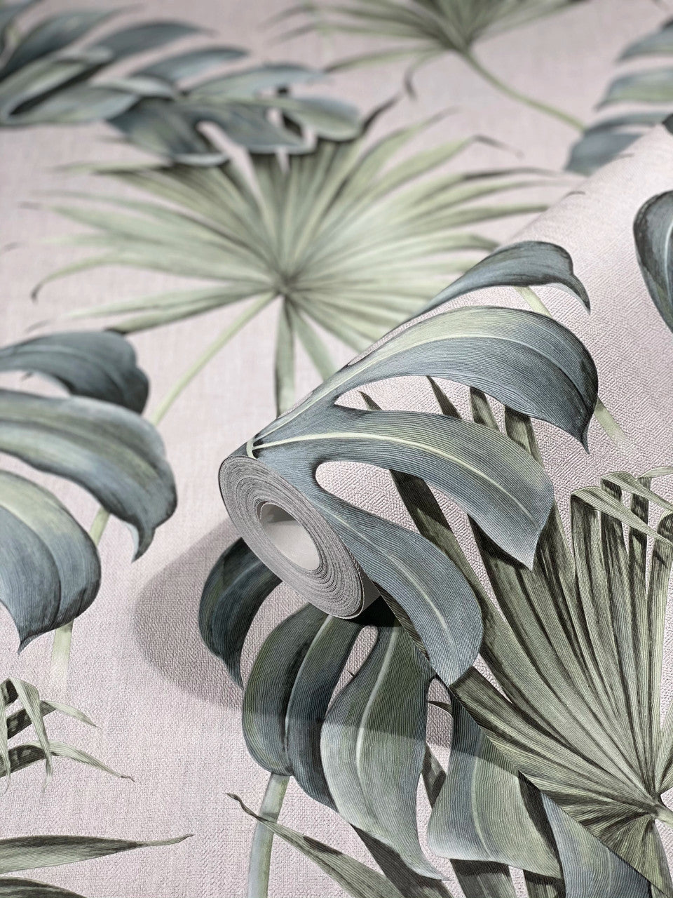 32746 Tropical Leaves Green Wallpaper Industrial Effects By Galerie