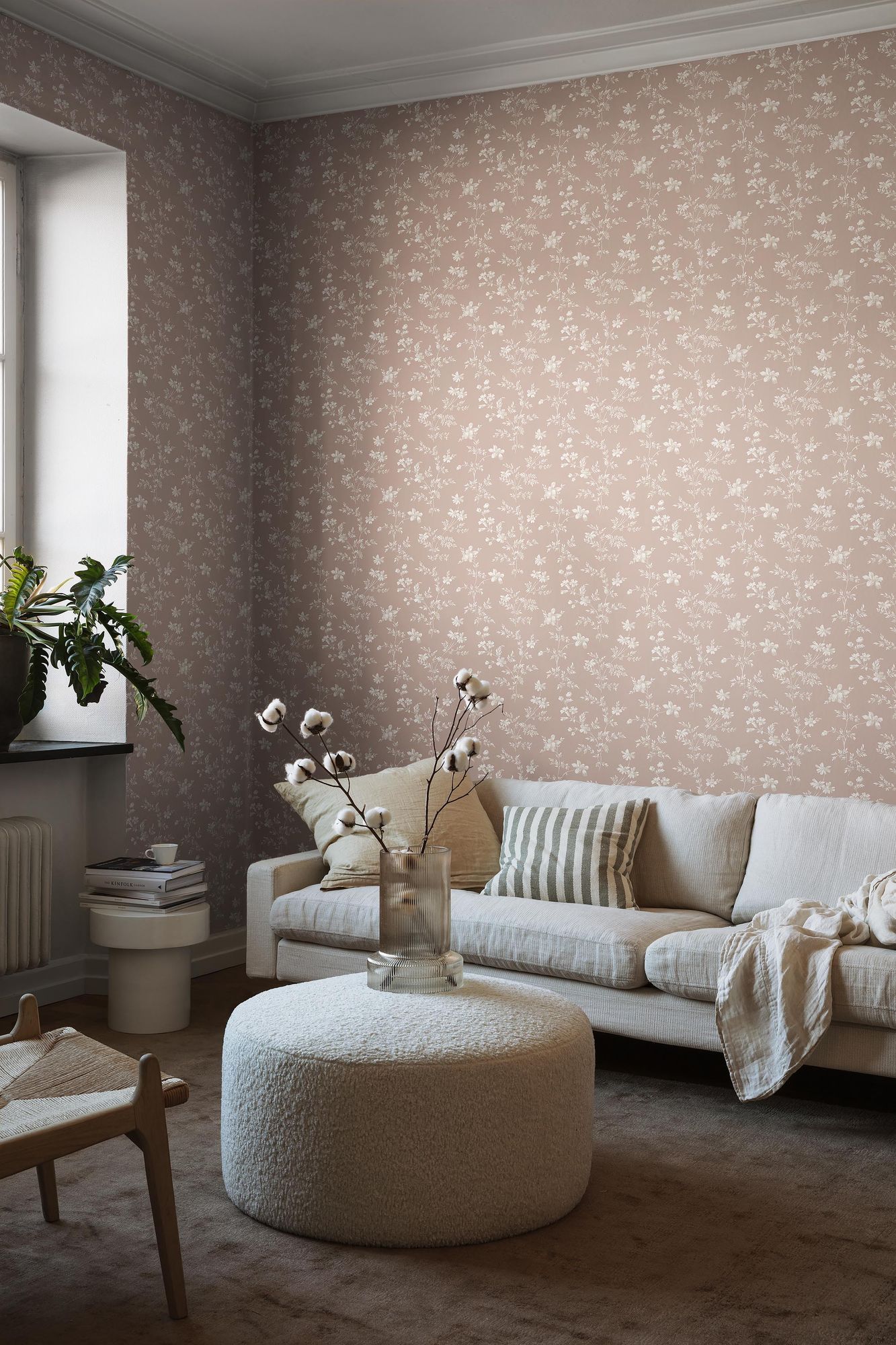 3275 Ängsblomma Pink and White Wallpaper by Boråstapeter