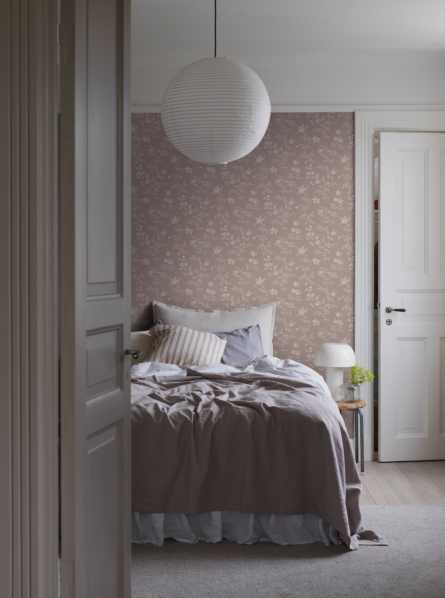 3275 Ängsblomma Pink and White Wallpaper by Boråstapeter