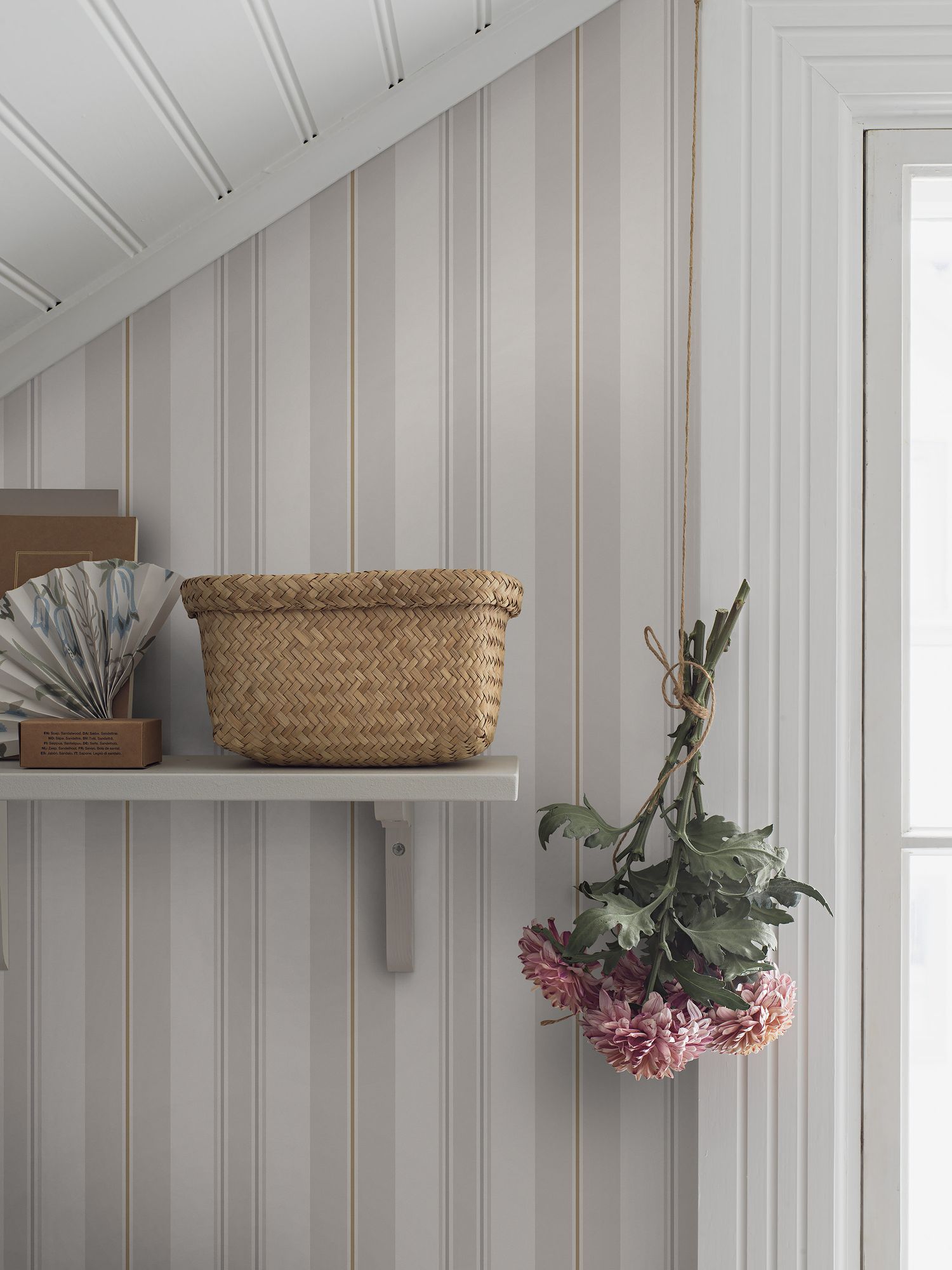 3277 Gustaf Grey and White Wallpaper by Boråstapeter
