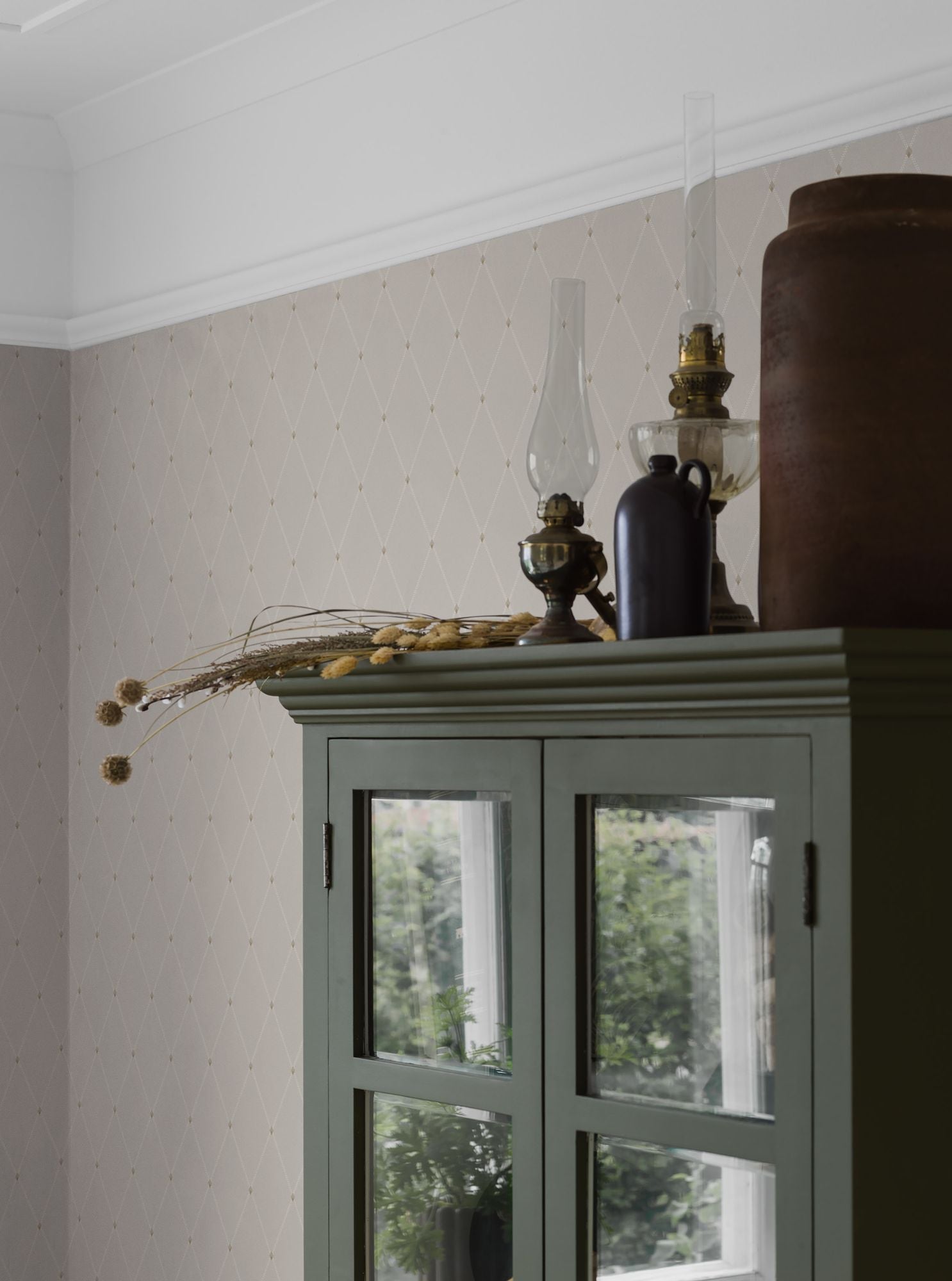 3281 Fredrik Beige and White Wallpaper by Boråstapeter