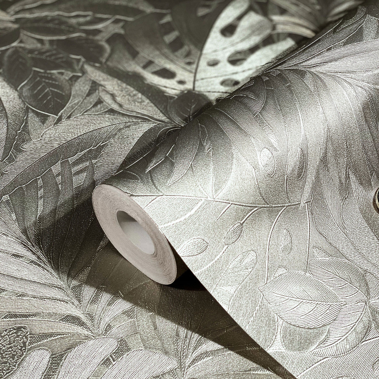 33302 Metallic Jungle Leaves The New Design Book Platinum Wallpaper By Galerie