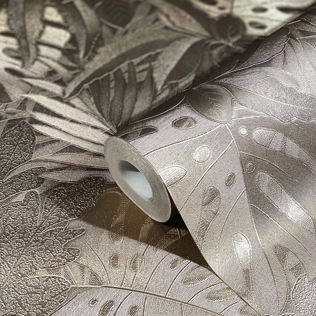 33303 Metallic Jungle Leaves The New Design Book Gold Wallpaper By Galerie