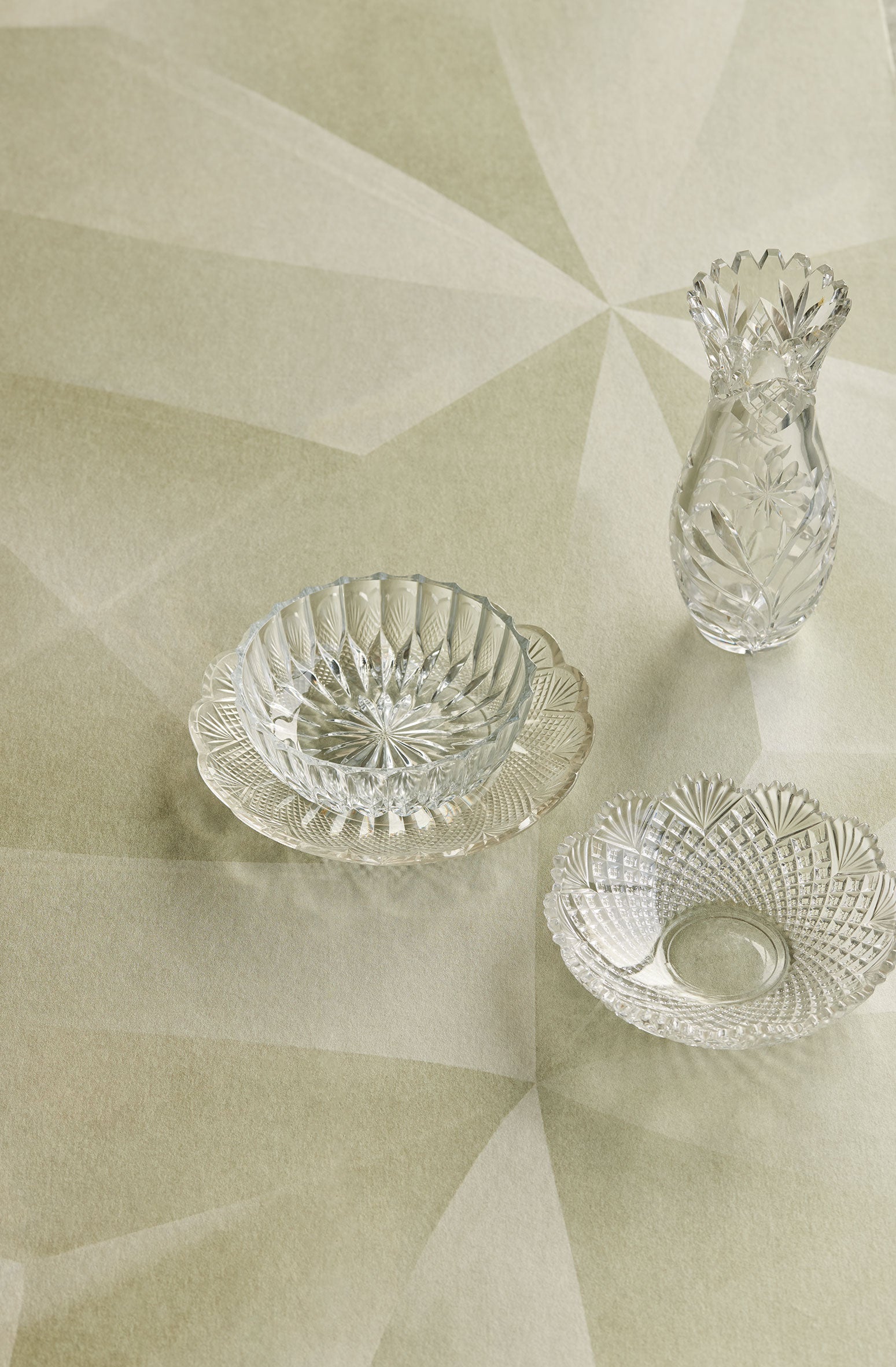 340188 Geo Diamond Green Gilded Mural by Eijffinger