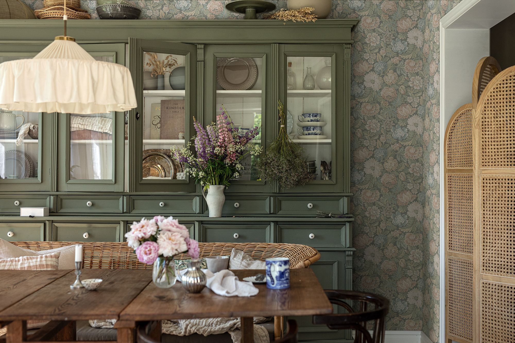 3562 Nightingale Garden Light Multi Cottage Garden Wallpaper by Boråstapeter