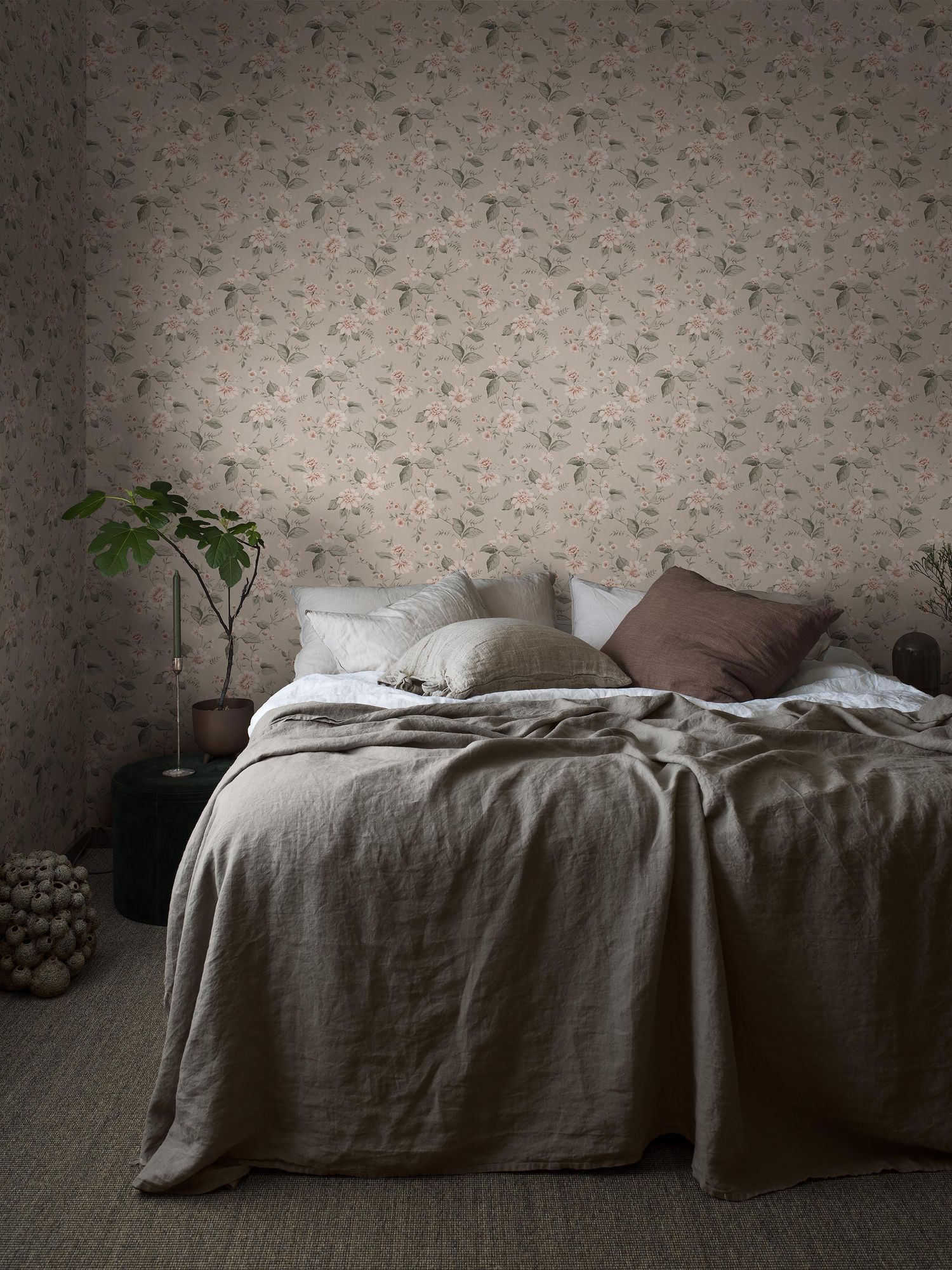3572 Laura´s Cottage Light Pink and Beige Cottage Garden Wallpaper by Boråstapeter