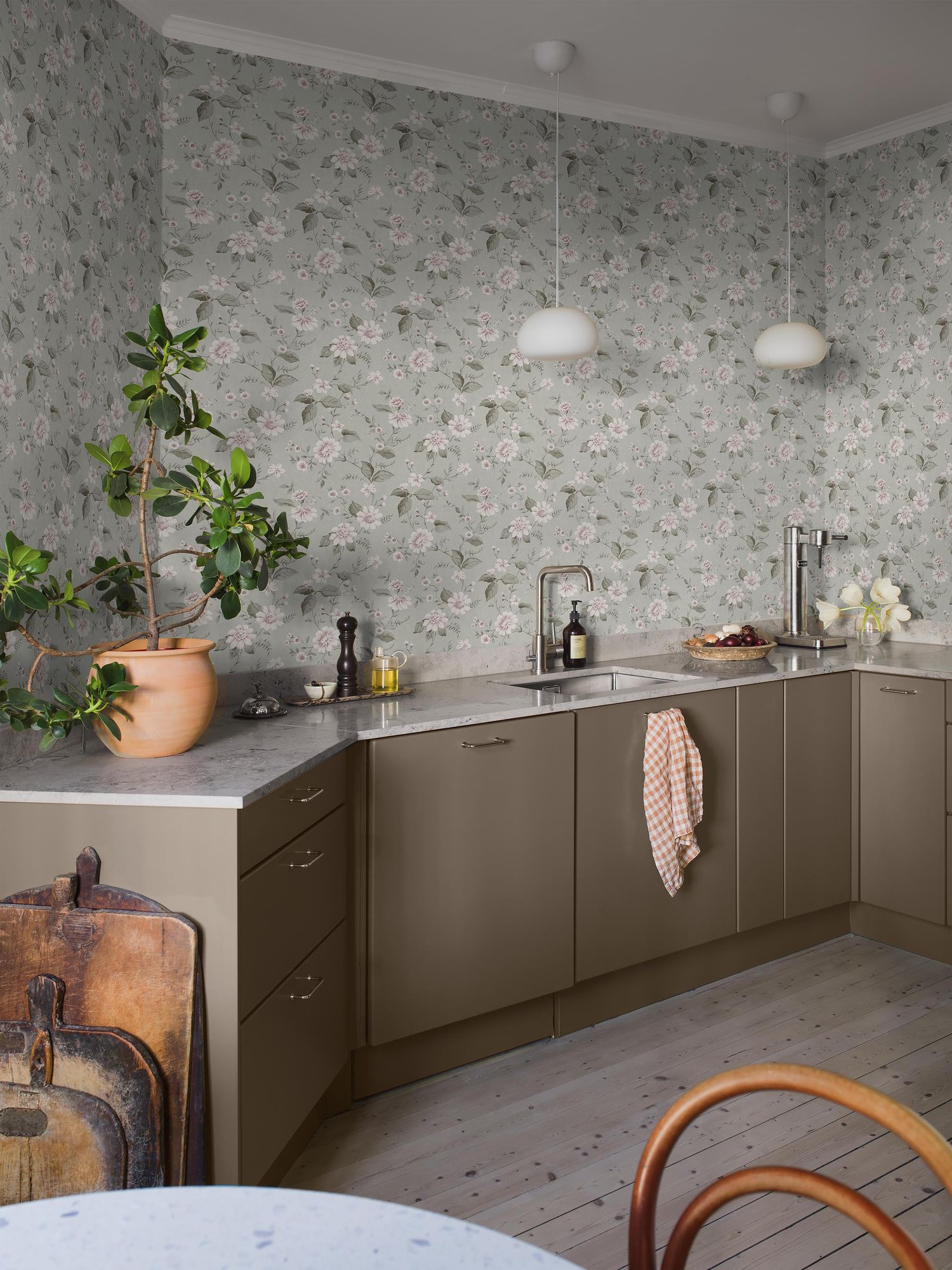 3574 Laura´s Cottage Light Green Cottage Garden Wallpaper by Boråstapeter