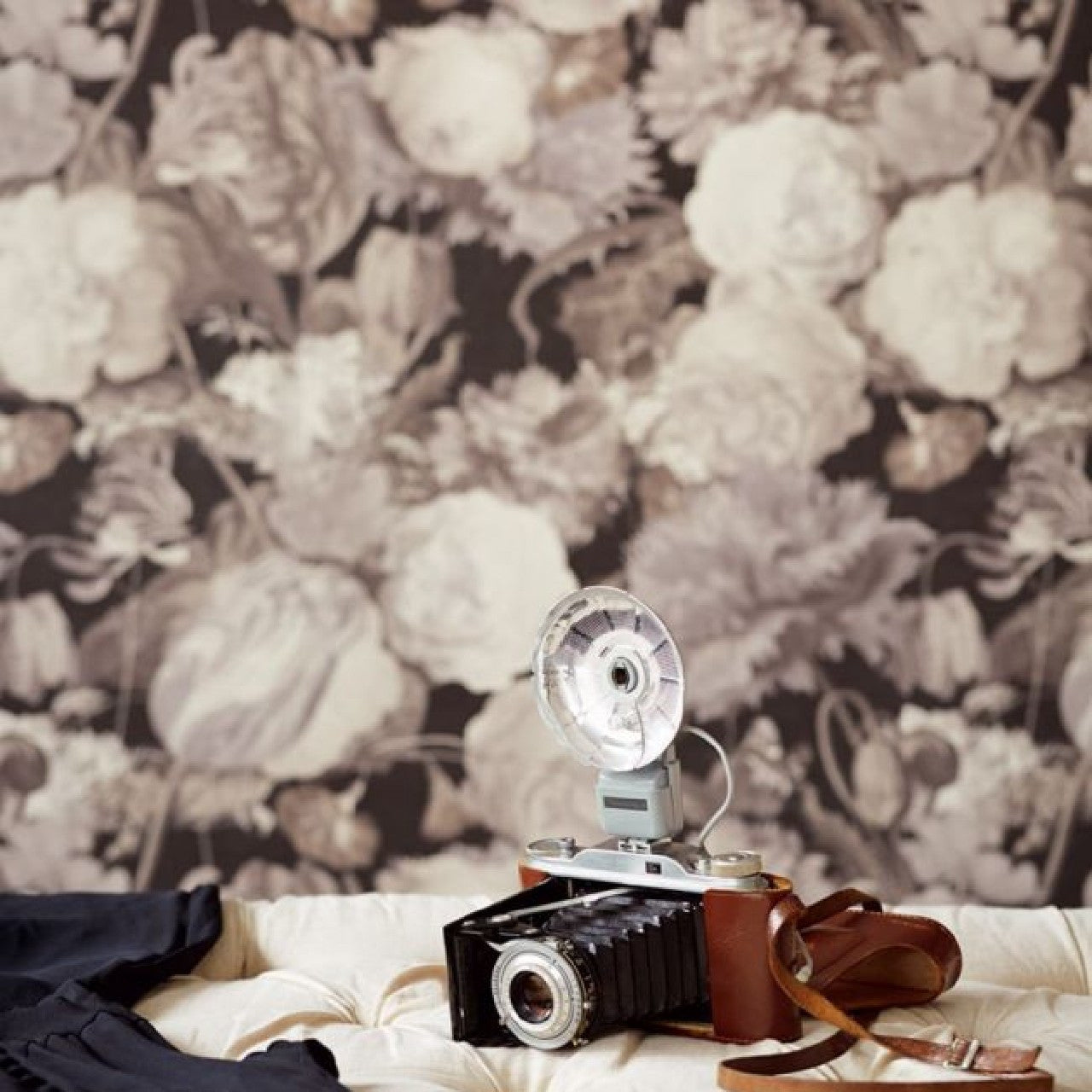 358001 Flower Show Masterpiece Wallpaper By Eijffinger