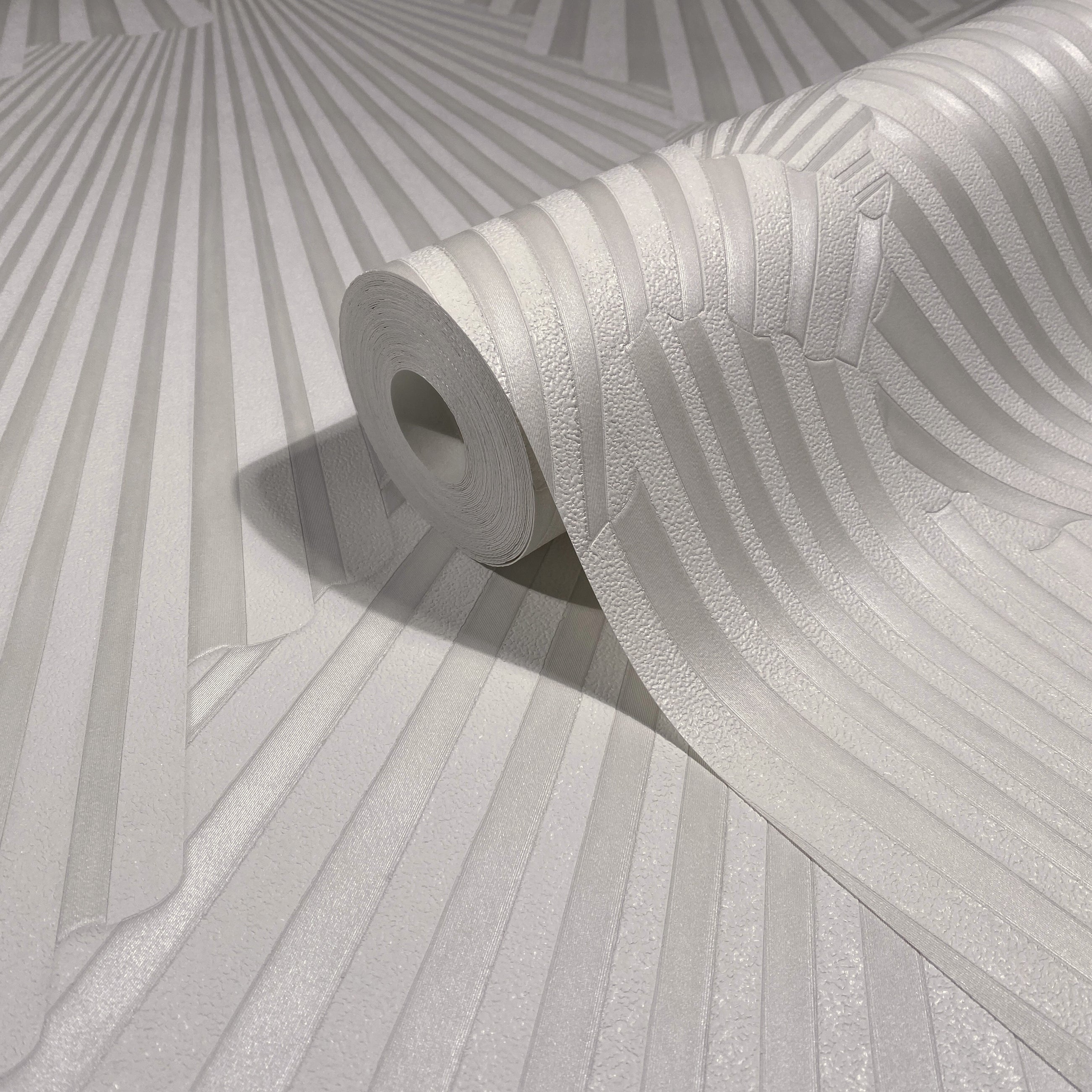 35845 Graphic White Wallpaper by Galerie