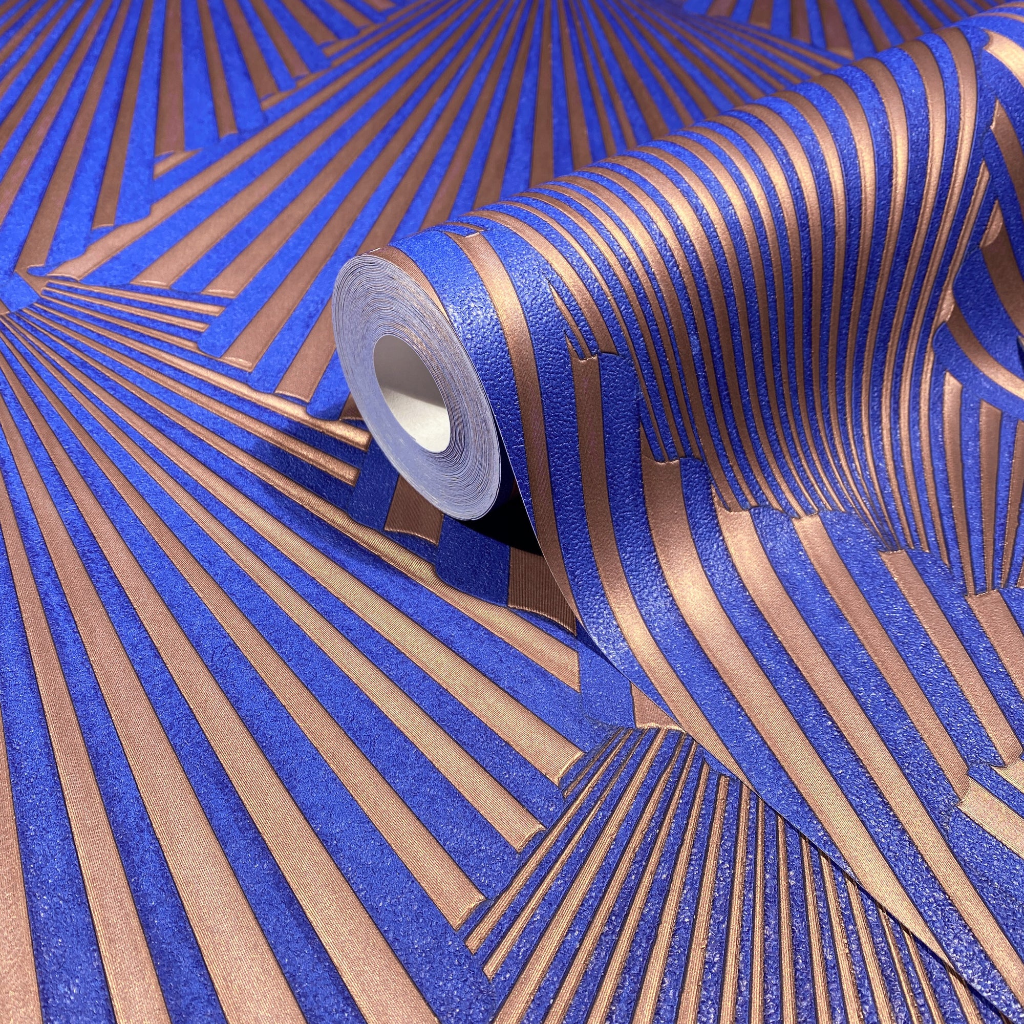 35851 Graphic Blue Wallpaper by Galerie