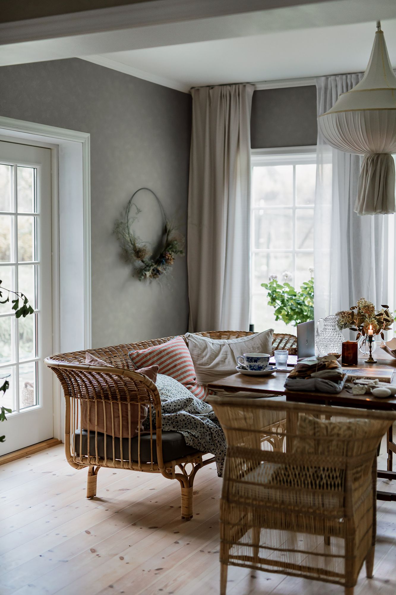 3587 Painter´s Wall Dark Green and Grey Cottage Garden Wallpaper by Boråstapeter