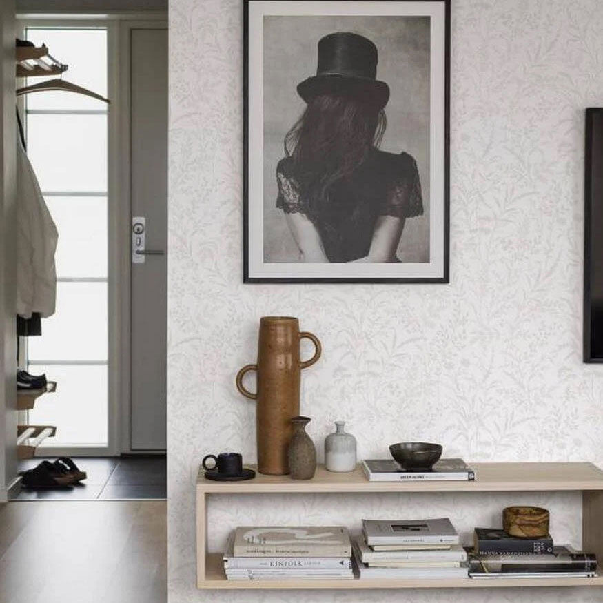 38746 Florian Borosan Hem White Wallpaper by Borastapeter