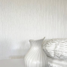 41334 Tiffany Texture White Wallpaper by Belgravia