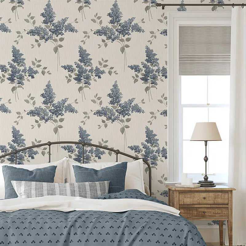 GB 41339 Tiffany Fiore Navy Wallpaper by Belgravia