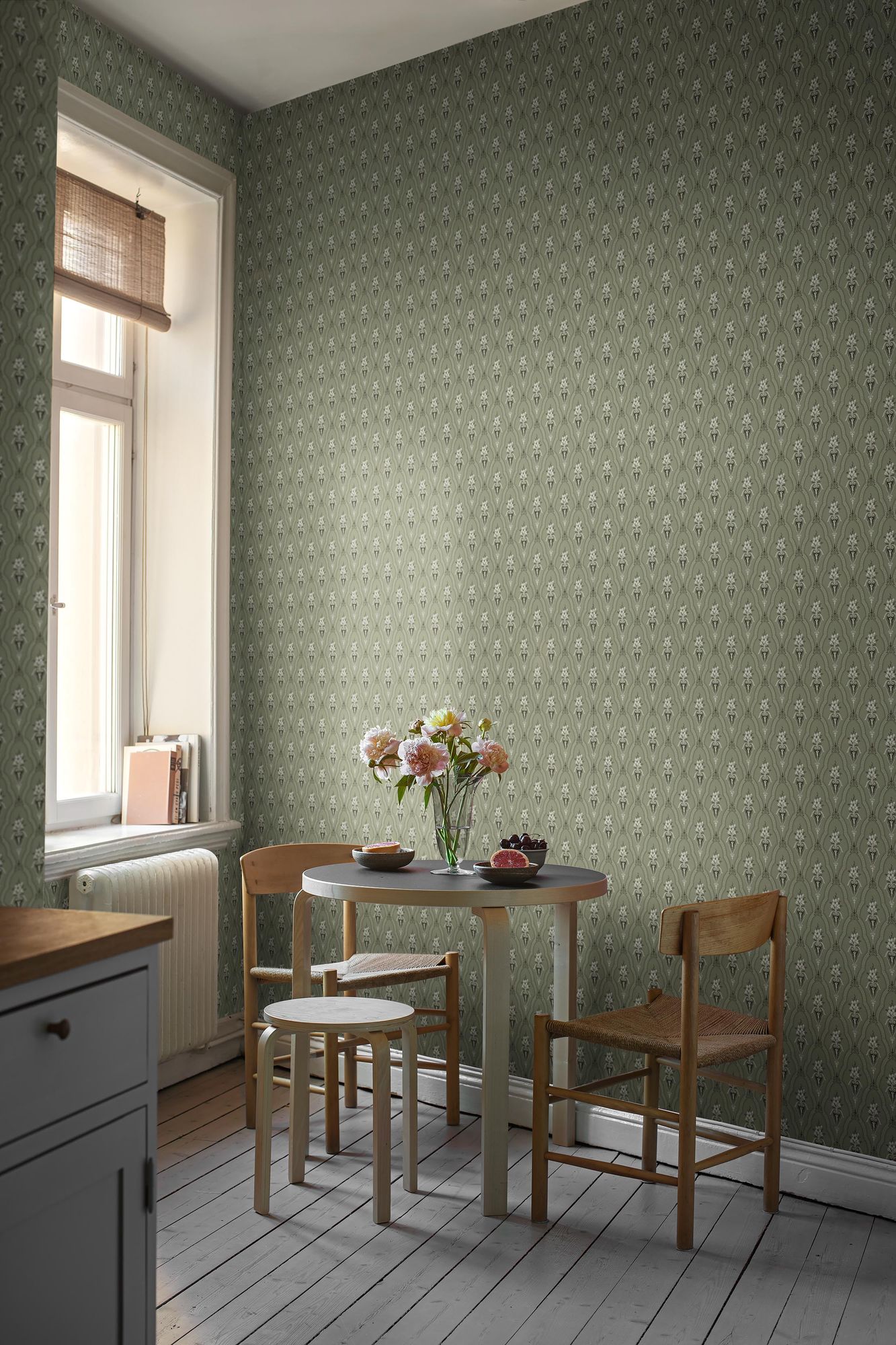 4165 Klädesholmen Dark Green and White Alla Tiders Hus Wallpaper by Boråstapeter
