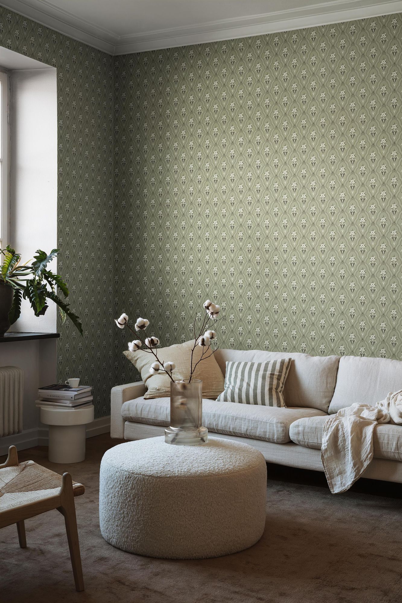 4165 Klädesholmen Dark Green and White Alla Tiders Hus Wallpaper by Boråstapeter