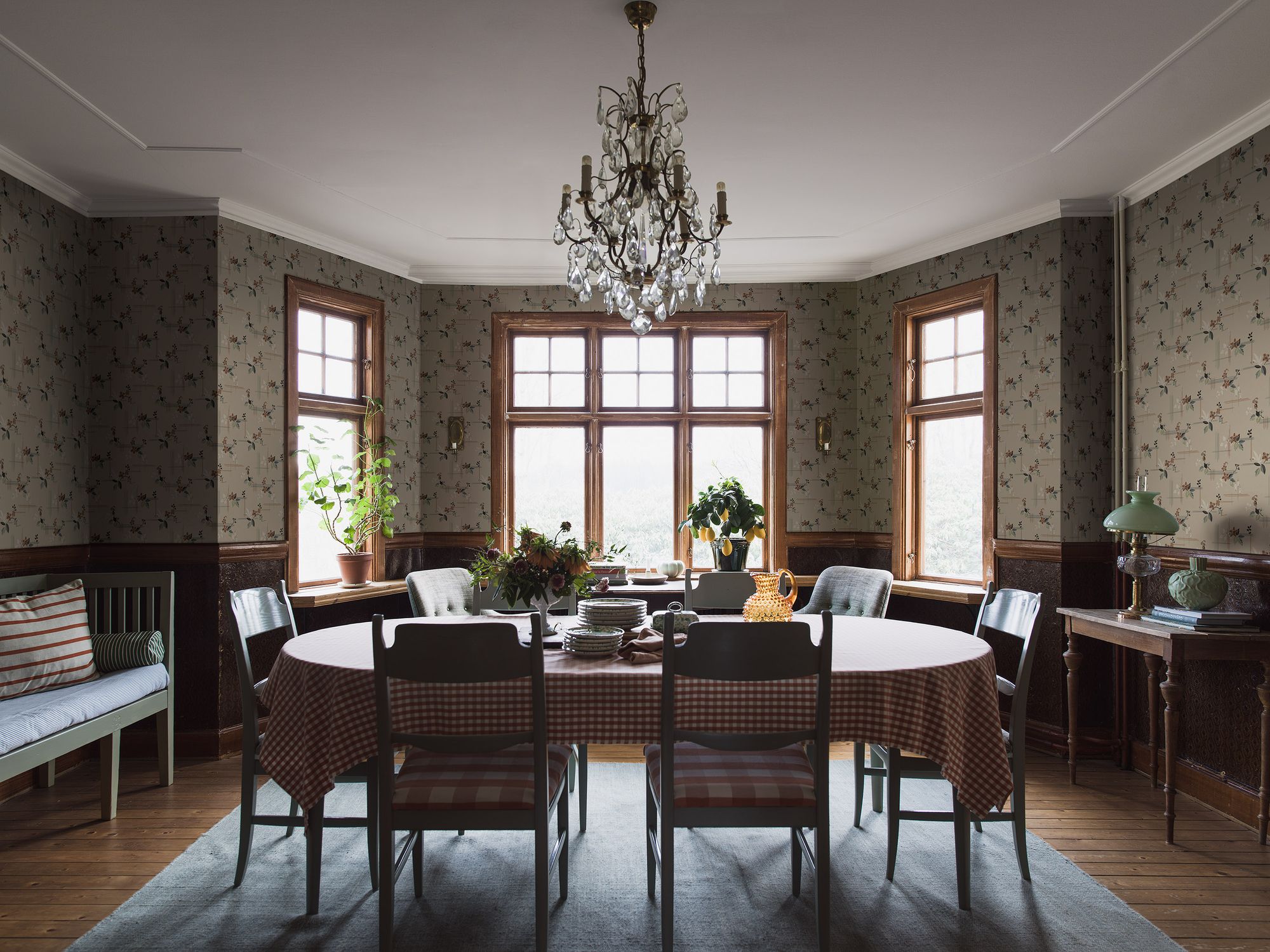 4172 Salängen Light Multi and Beige Alla Tiders Hus Wallpaper by Boråstapeter