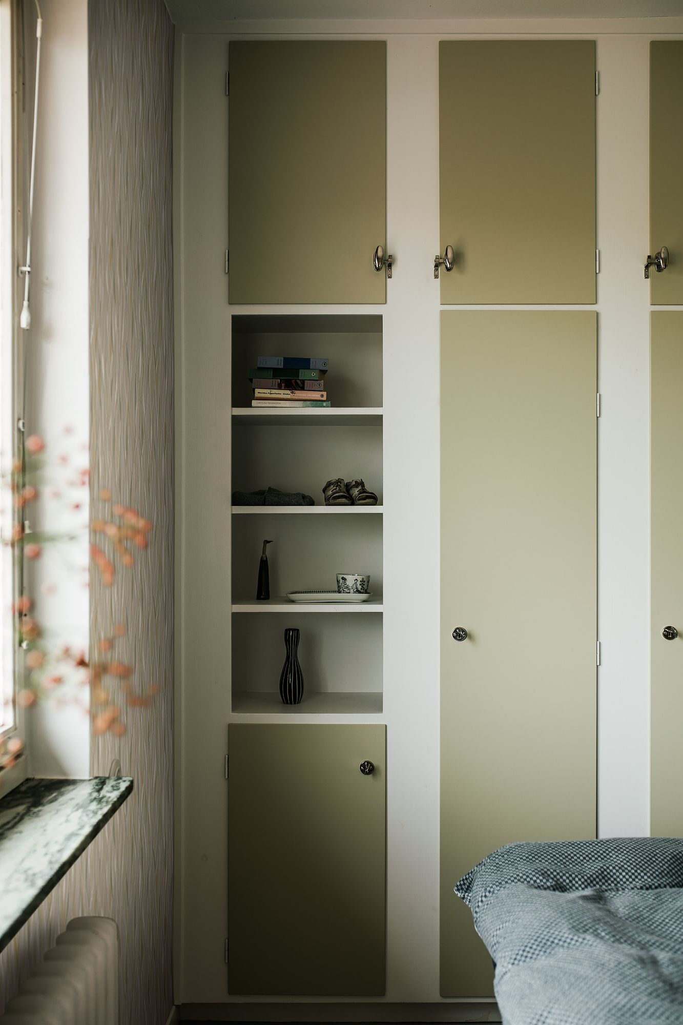 4177 Ängby Light Multi and Beige Alla Tiders Hus Wallpaper by Boråstapeter