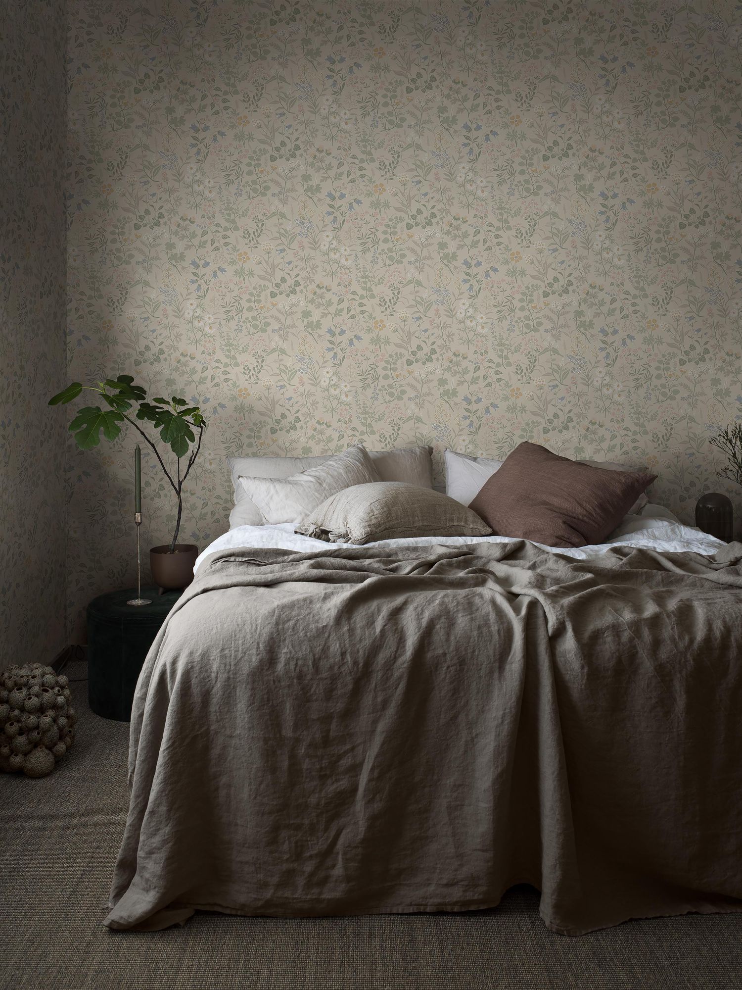 4179 Flora Light Multi and Beige Alla Tiders Hus Wallpaper by Boråstapeter