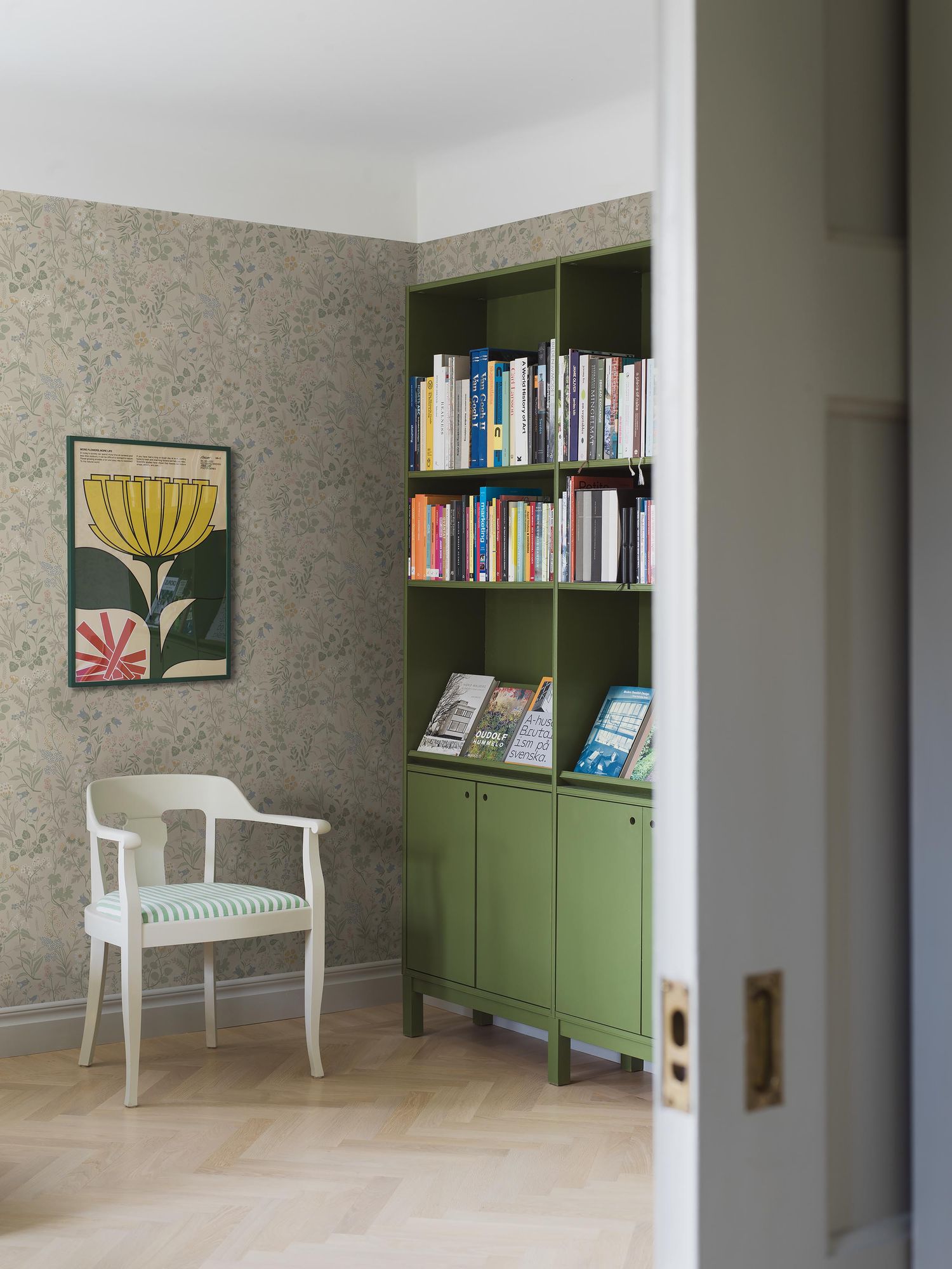 4179 Flora Multicoloured Icons Wallpaper by Boråstapeter